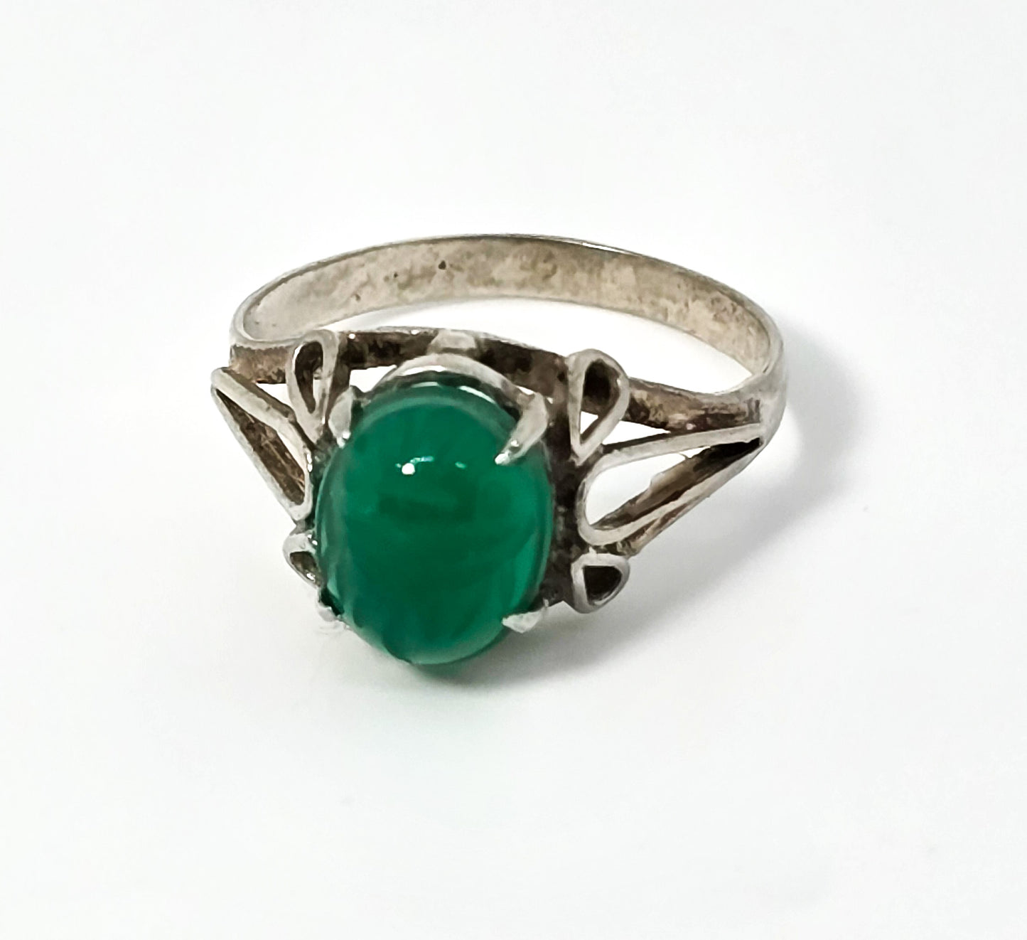Scarab Green Chrysoprase gemstone prong set vintage sterling silver ring size 9