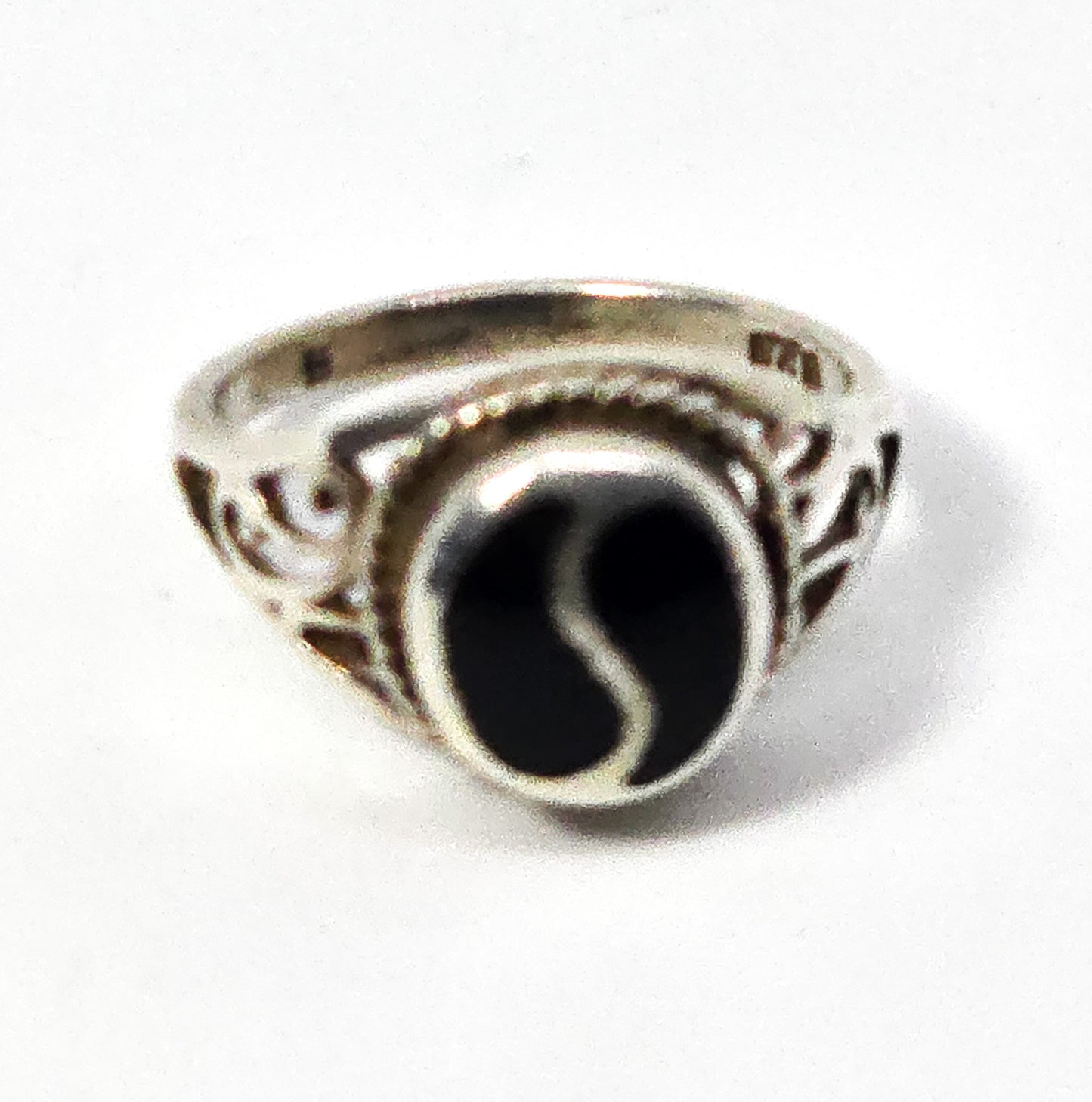 Black enamel Balance Ying Yang vintage tribal retro filigree sterling silver ring size 5