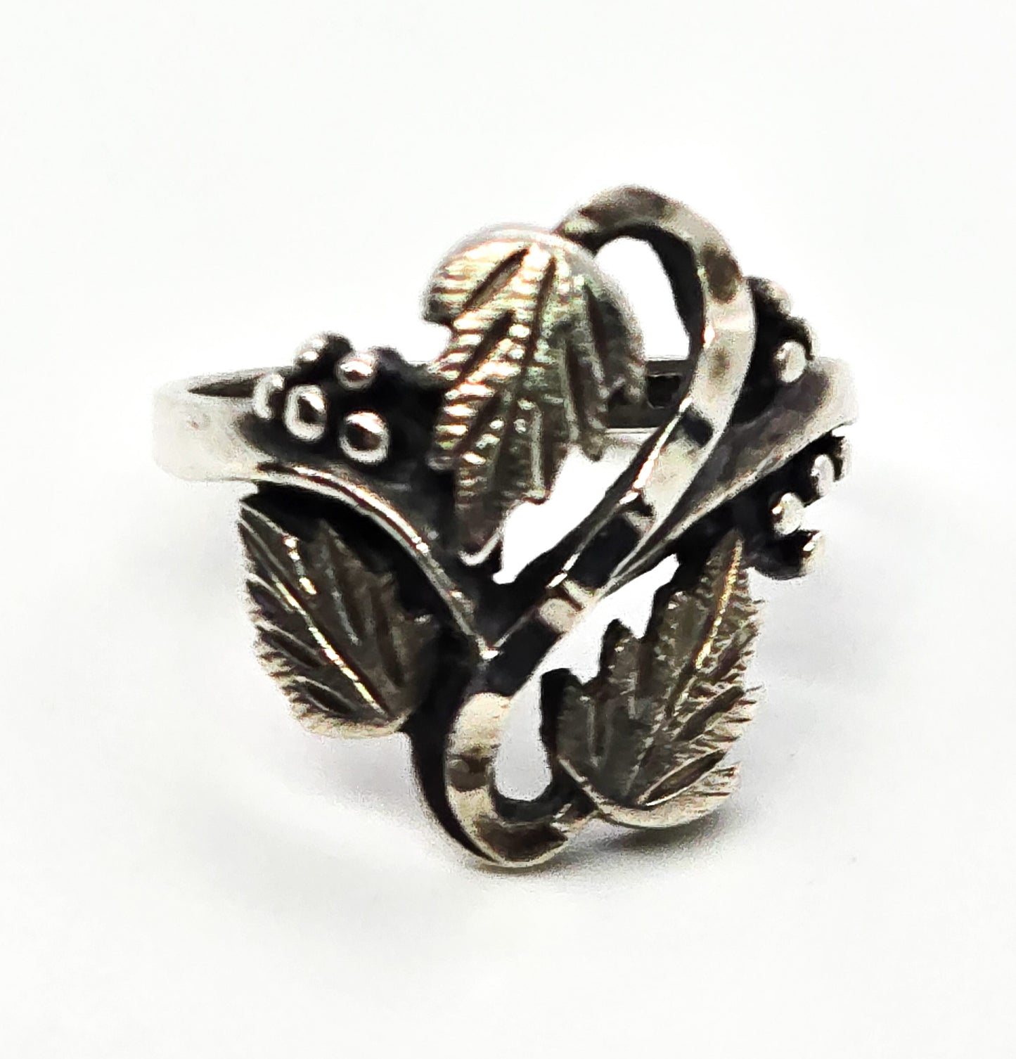 Wheeler Manufacturing Black Hills gold sterling silver triple leaf ring size 6