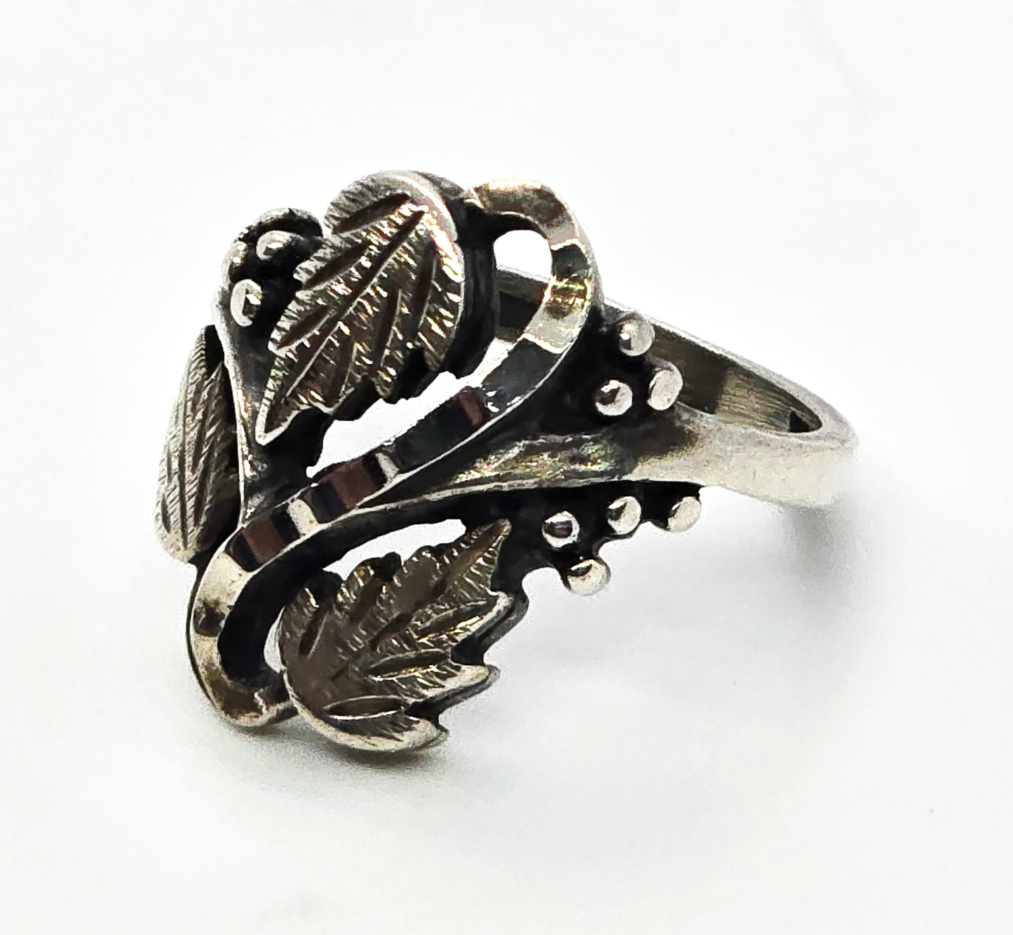 Wheeler Manufacturing Black Hills gold sterling silver triple leaf ring size 6