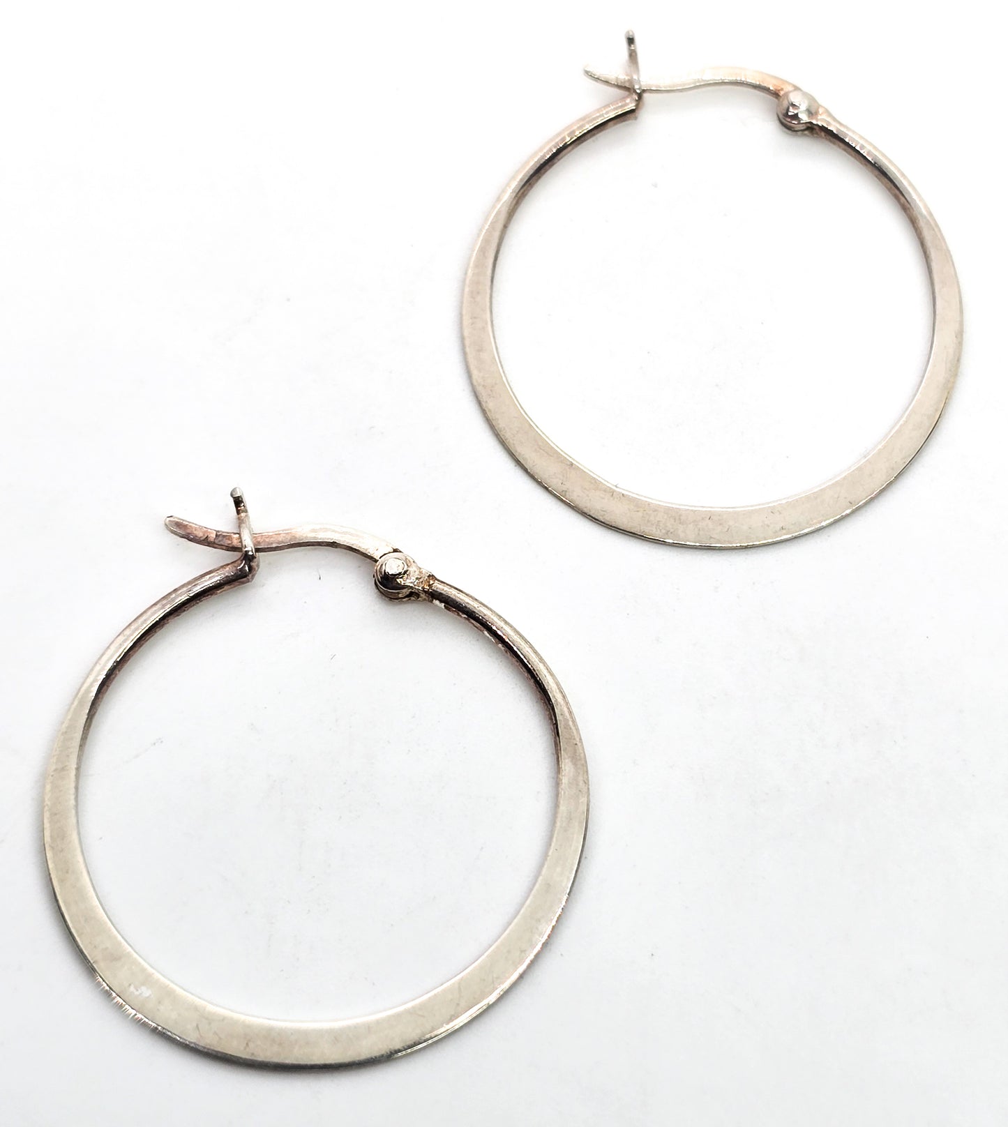Flat thin retro vintage sterling silver light weight vintage earrings AV TH