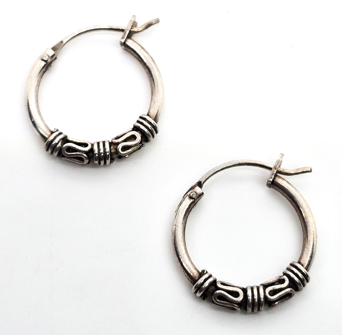 Tribal Balinese small petite sterling silver lever back TMA vintage hoop earrings
