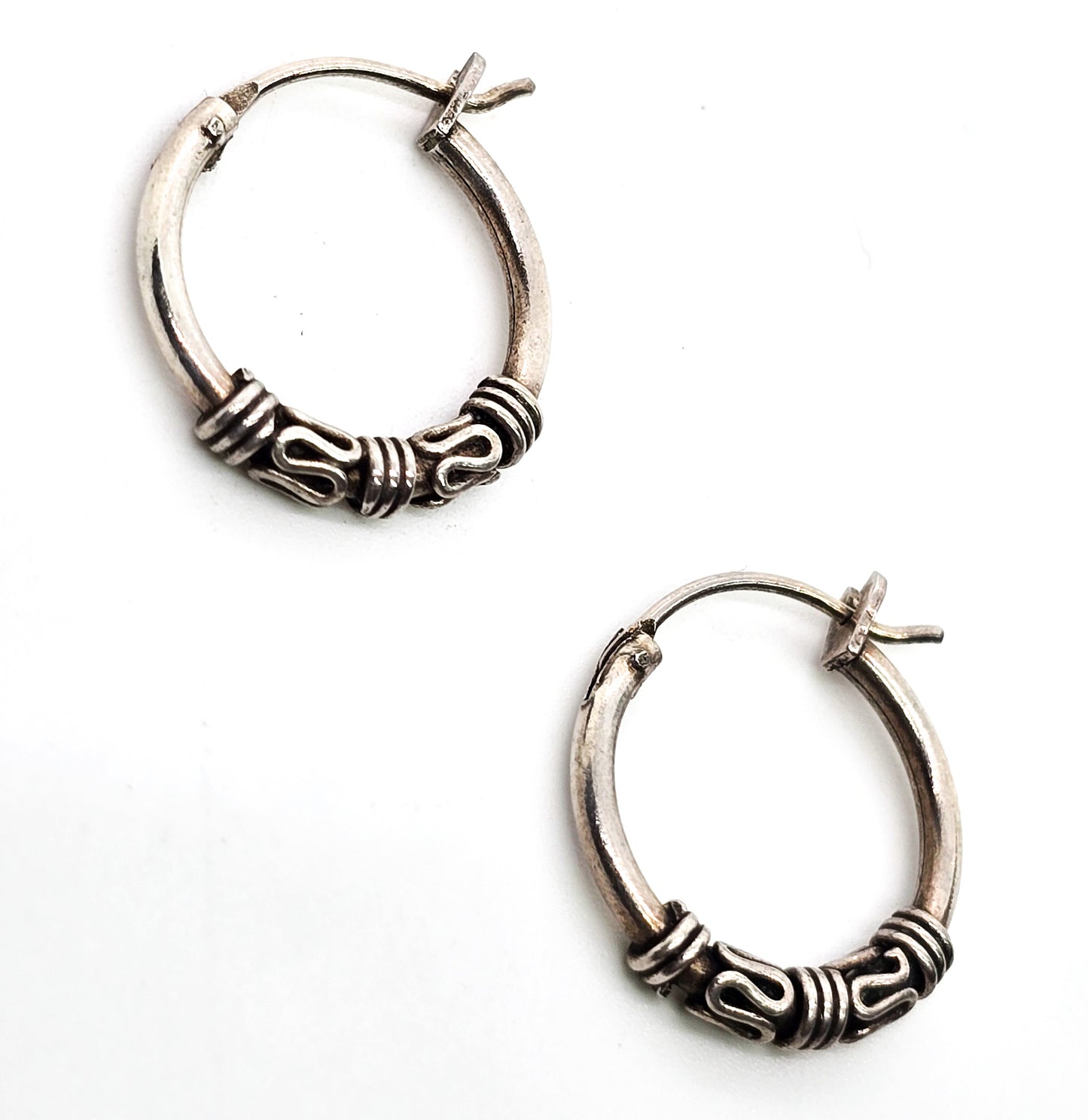 Tribal Balinese small petite sterling silver lever back TMA vintage hoop earrings