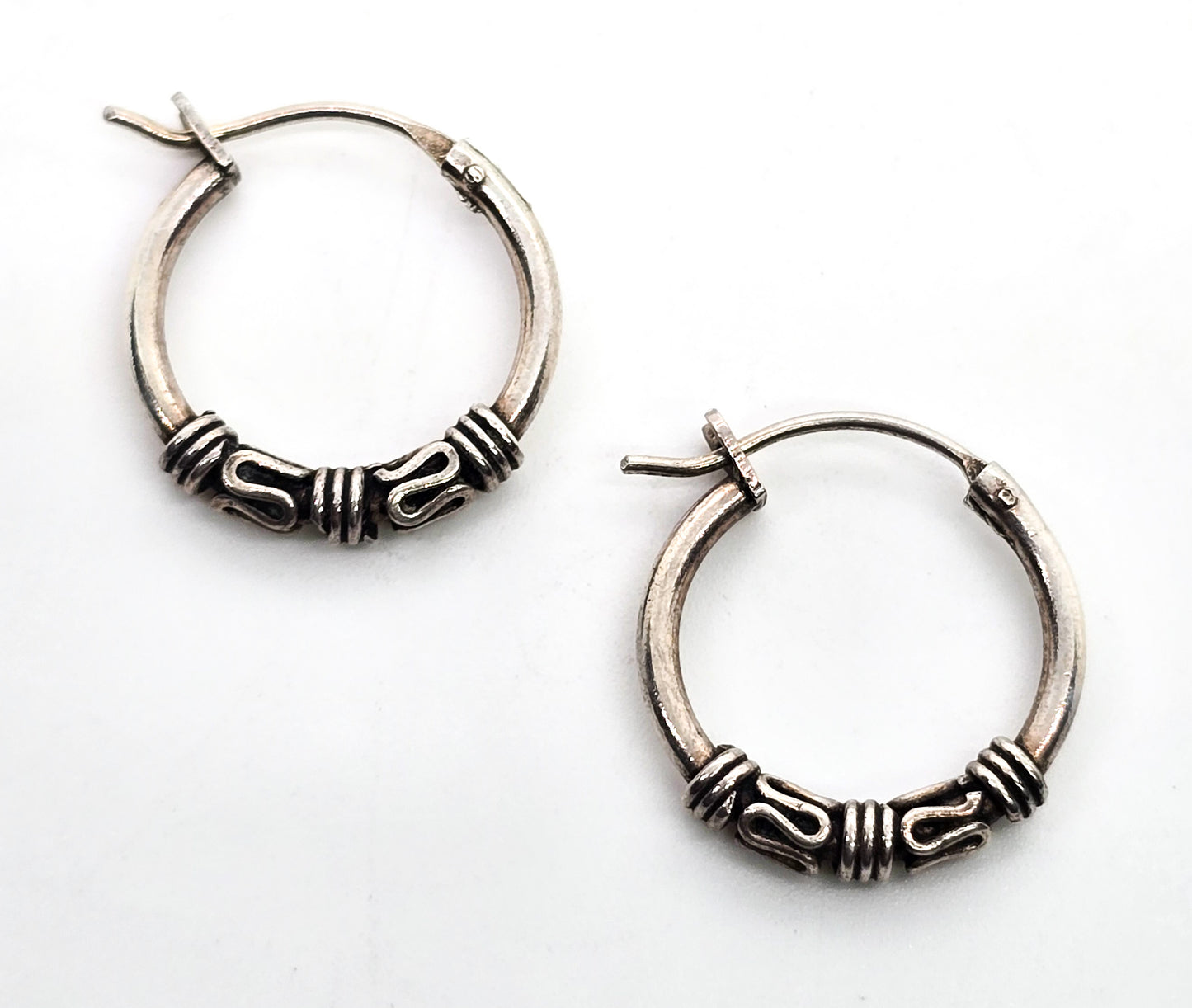 Tribal Balinese small petite sterling silver lever back TMA vintage hoop earrings