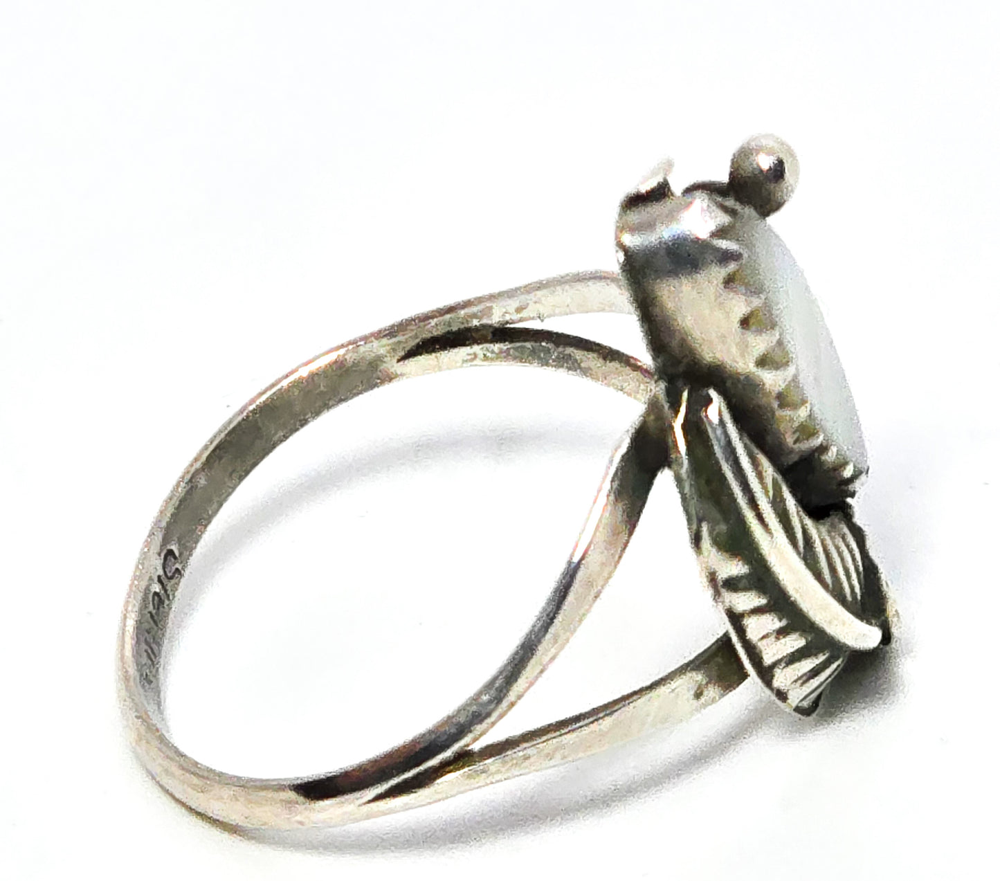 Navajo Mother of Pearl shell Native American Feather vintage sterling silver ring size 6.5