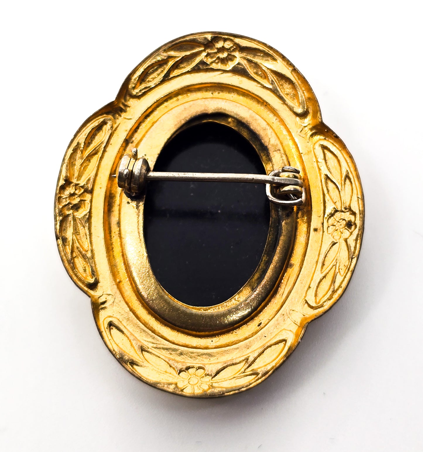 Victorian Revival cameo gold toned black enamel plastic vintage cameo brooch