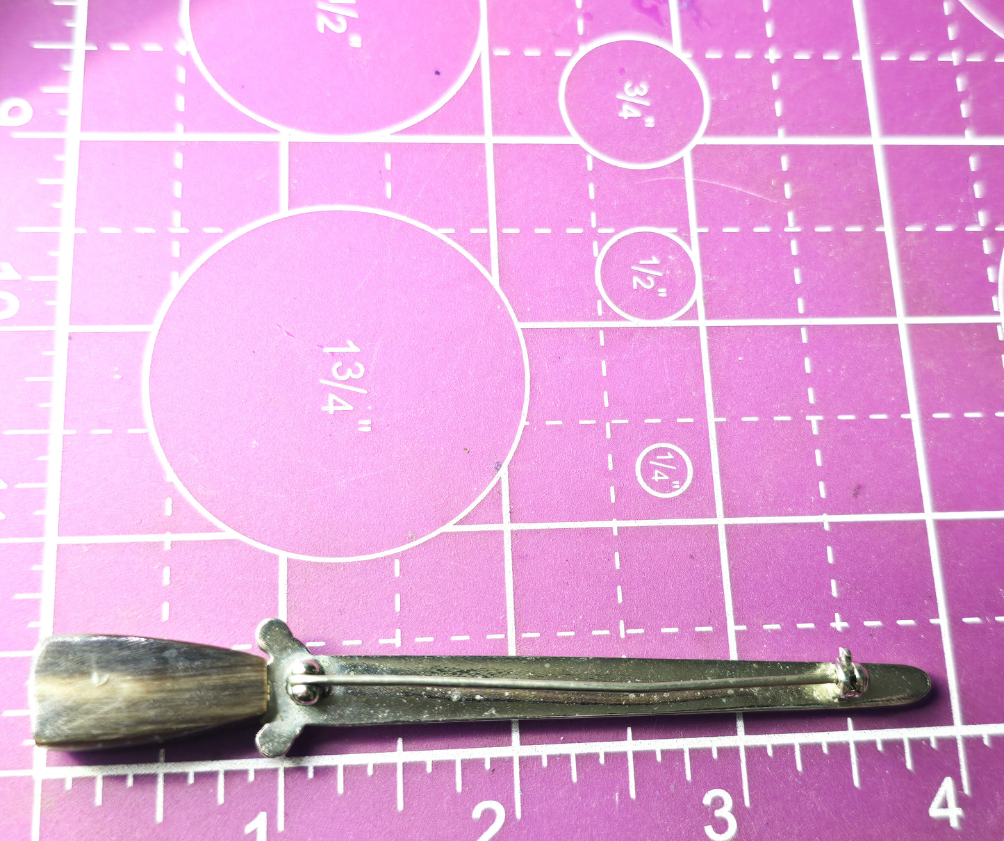 Scottish dirk wooden hilt vintage silver toned kilt pin brooch