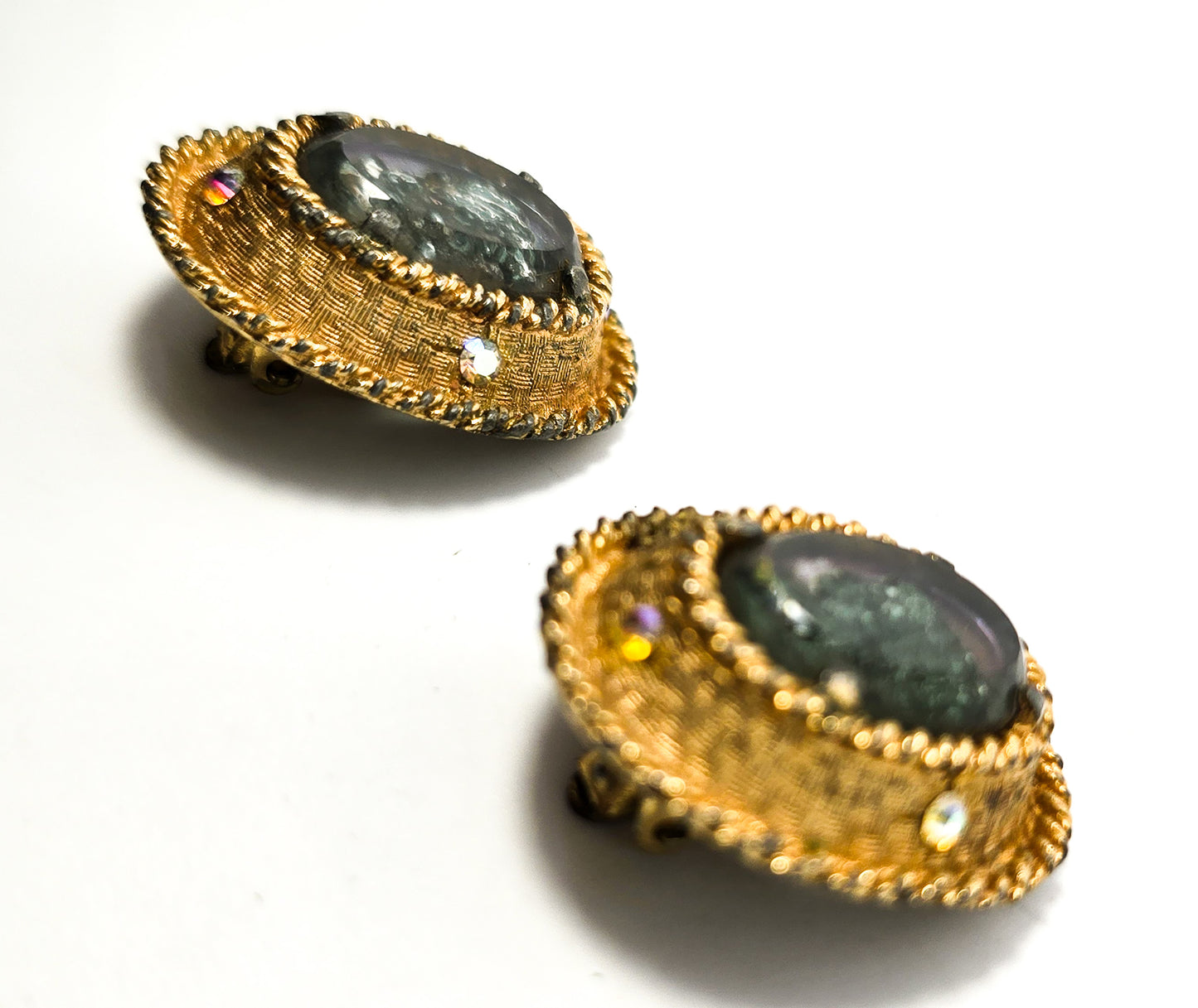 Judy Lee oil slick cameo aurora borealis vintage rhinestone clip on earrings
