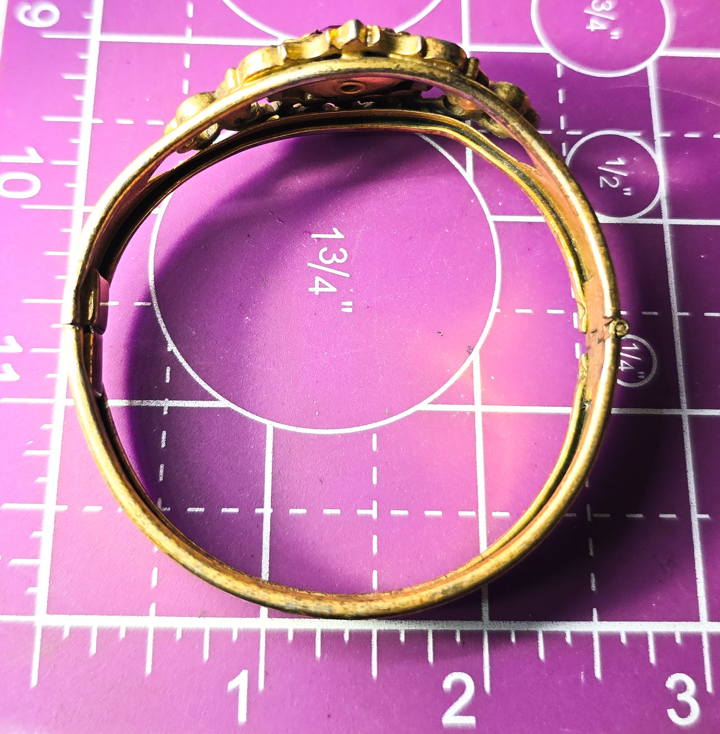 Red rhinestone vintage mid century gold toned floral clamper bangle bracelet