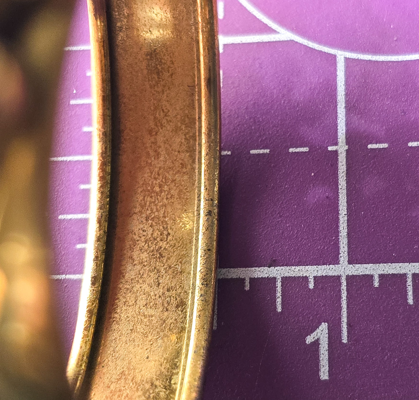 Red rhinestone vintage mid century gold toned floral clamper bangle bracelet