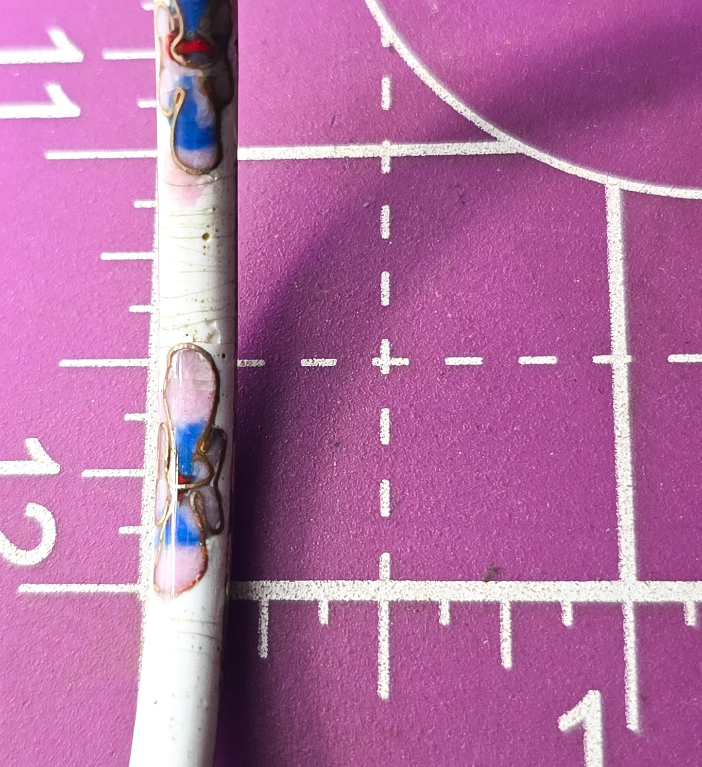 White Cloisonne enamel flower vintage thin stacking bangle bracelet DAMAGED