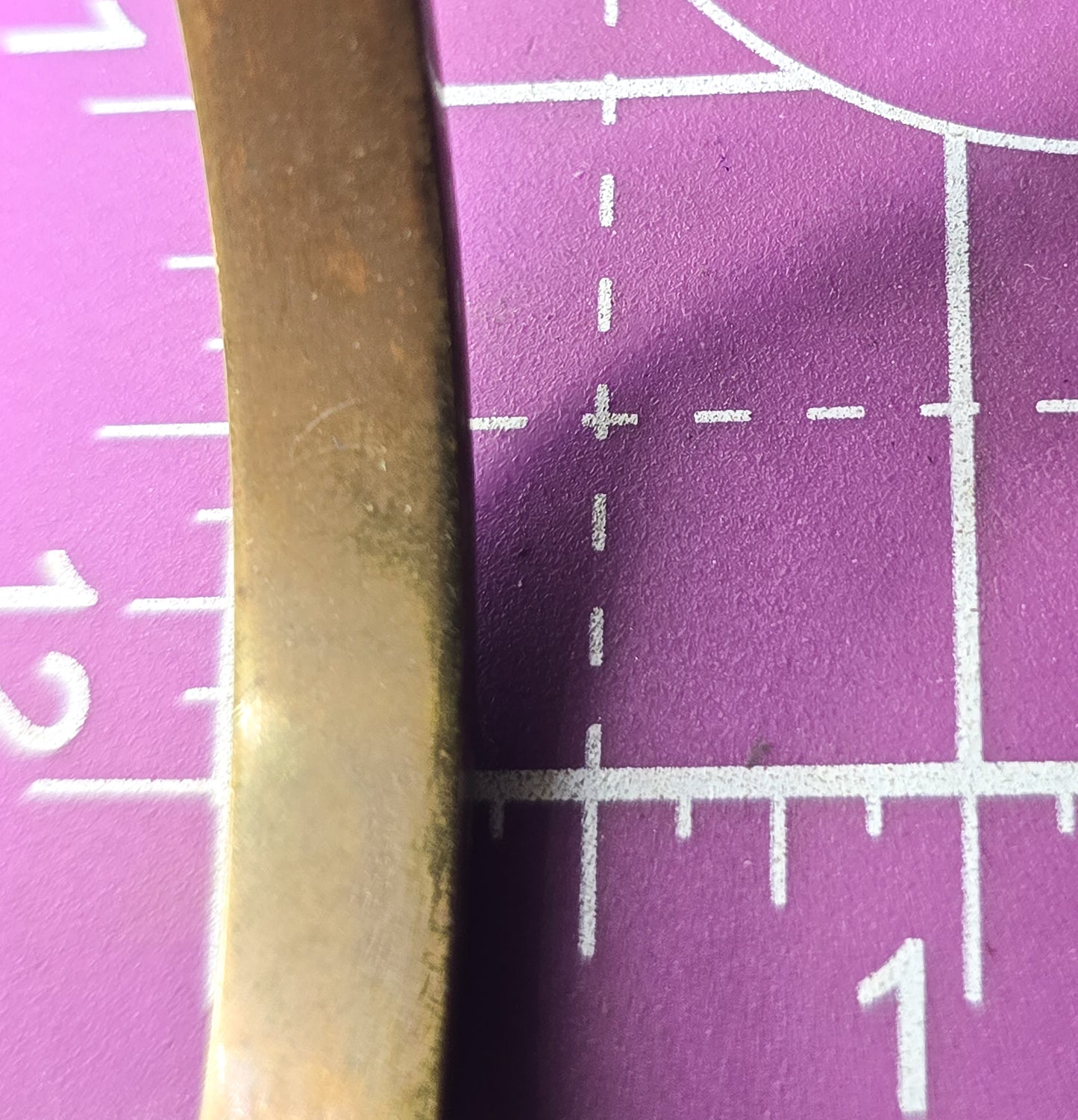 Malachite chip inlay green gemstone vintage brass bangle bracelet