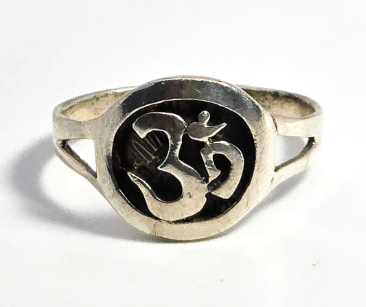 Om Shanti Awakening the Sacred Mantra sterling silver ring size 9