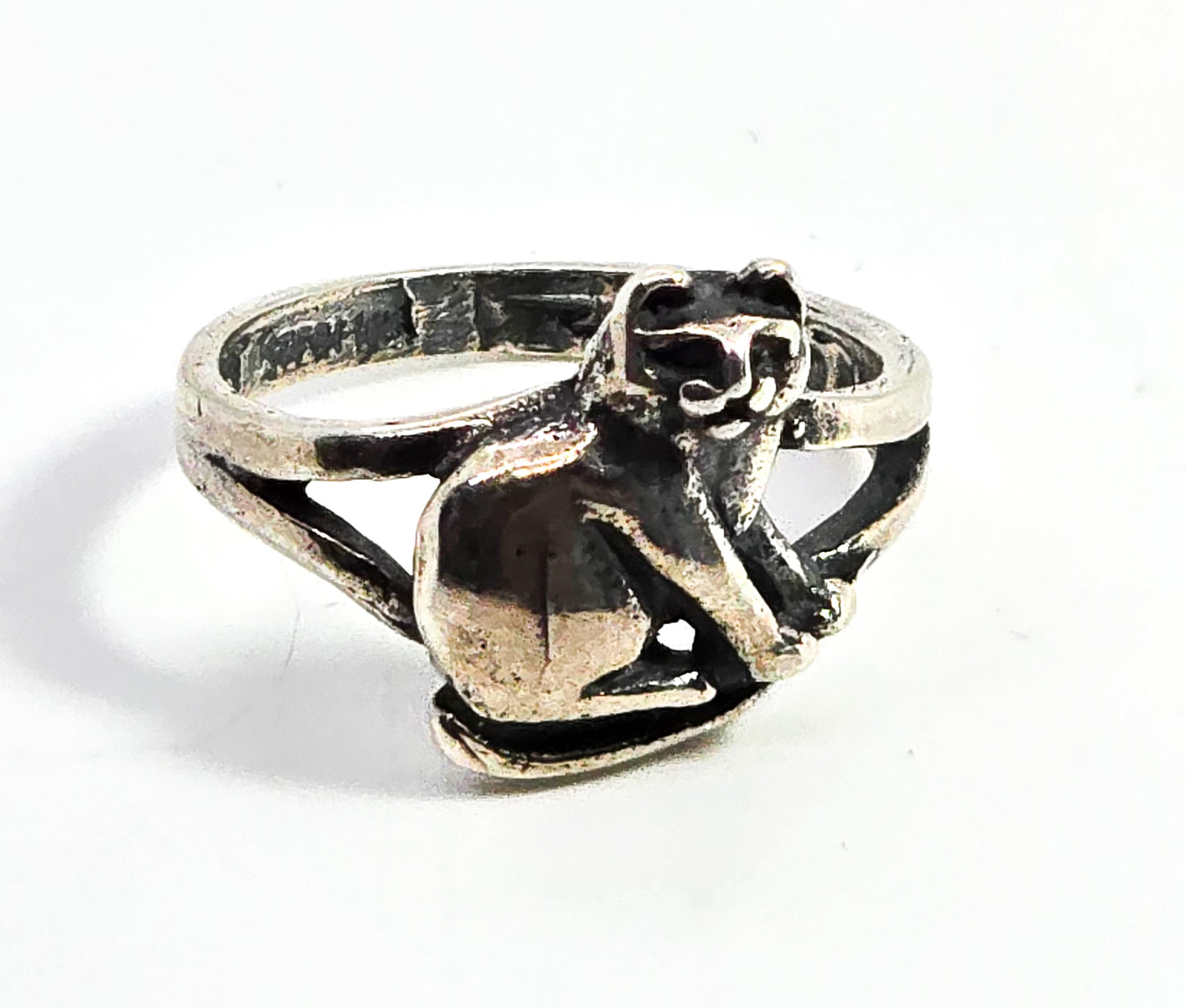 Sitting Pretty Kitty Cat feline figural solid sterling silver vintage ring size 5 OTT