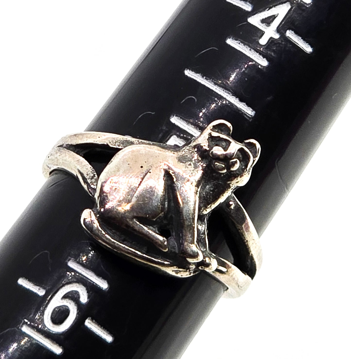 Sitting Pretty Kitty Cat feline figural solid sterling silver vintage ring size 5 OTT