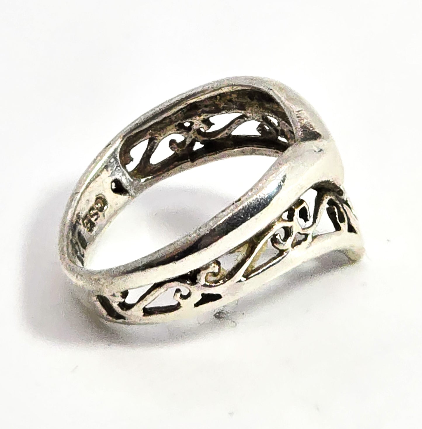Retro filigree chevron V vintage sterling silver ring band SE size 5