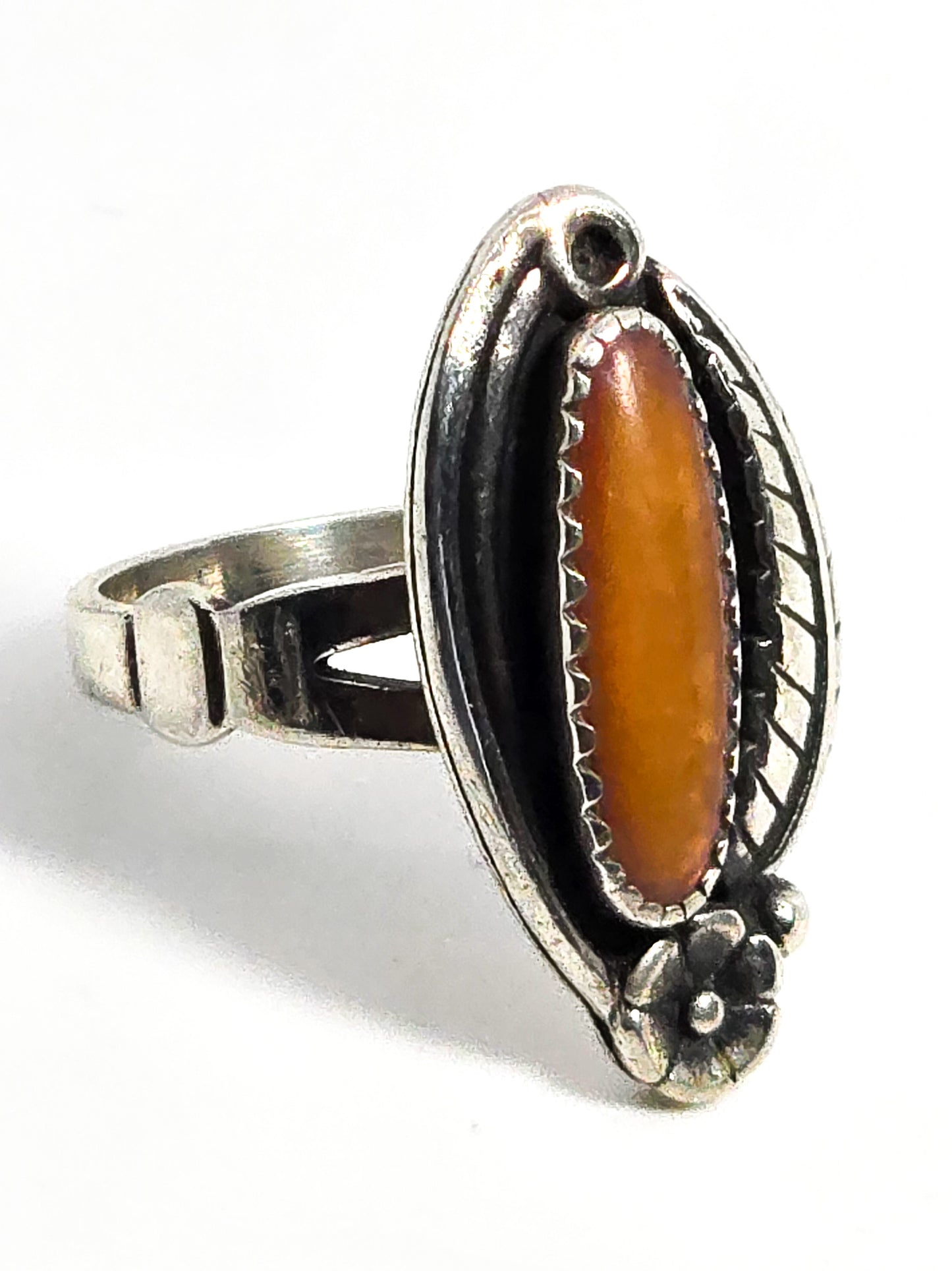 Wheeler Manufacturing Spiny Oyster Native American sterling silver ring size 6