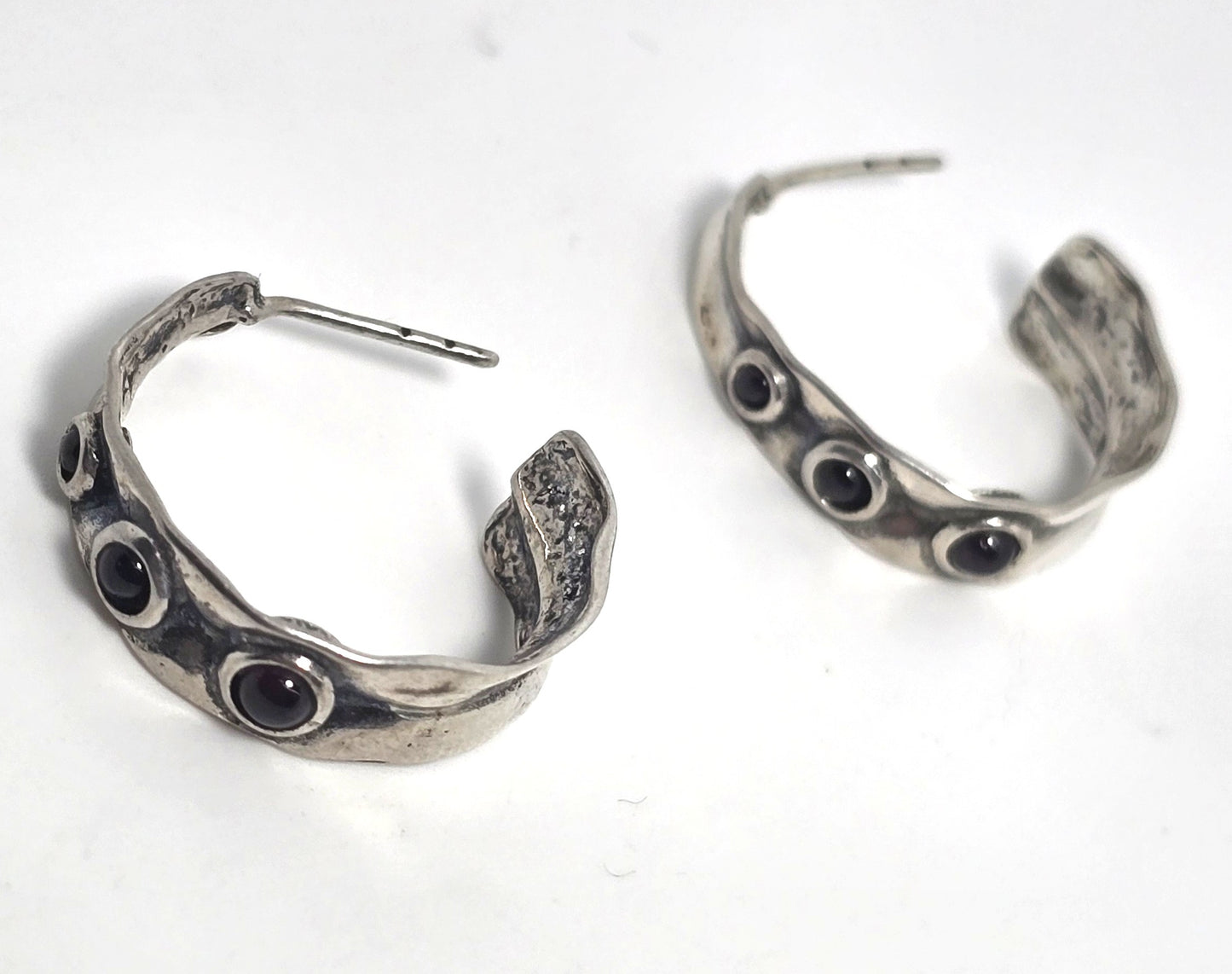 Batami Israel garnet Gemstone hammered sterling silver vintage post earrings