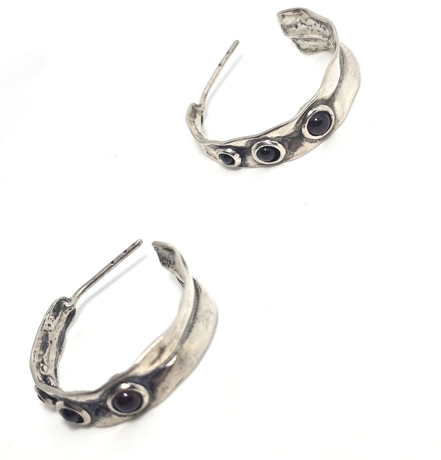 Batami Israel garnet Gemstone hammered sterling silver vintage post earrings