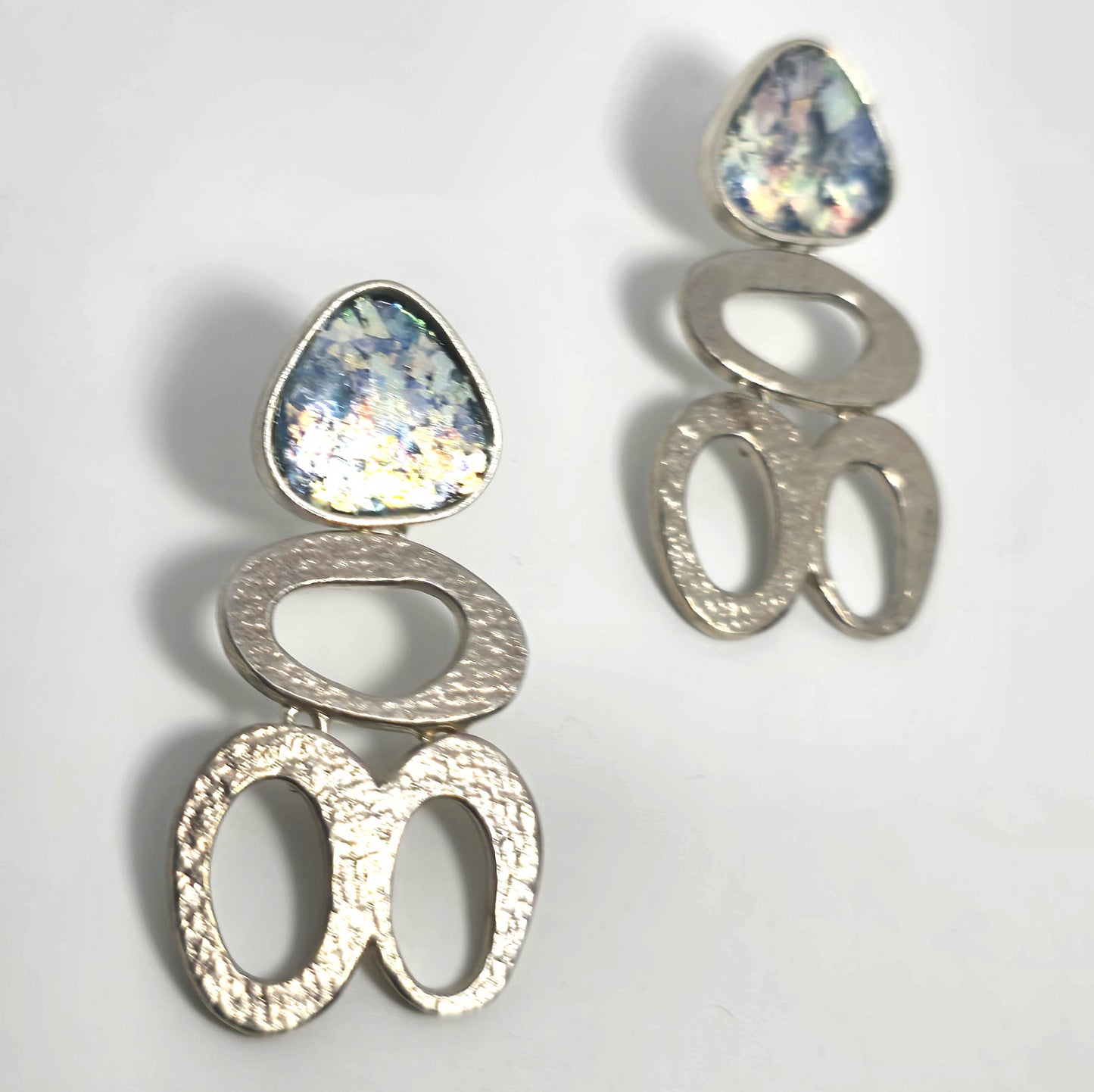 SR Lulu Hamersztein Israel Hammered Sterling Silver Roman Glass drop earrings