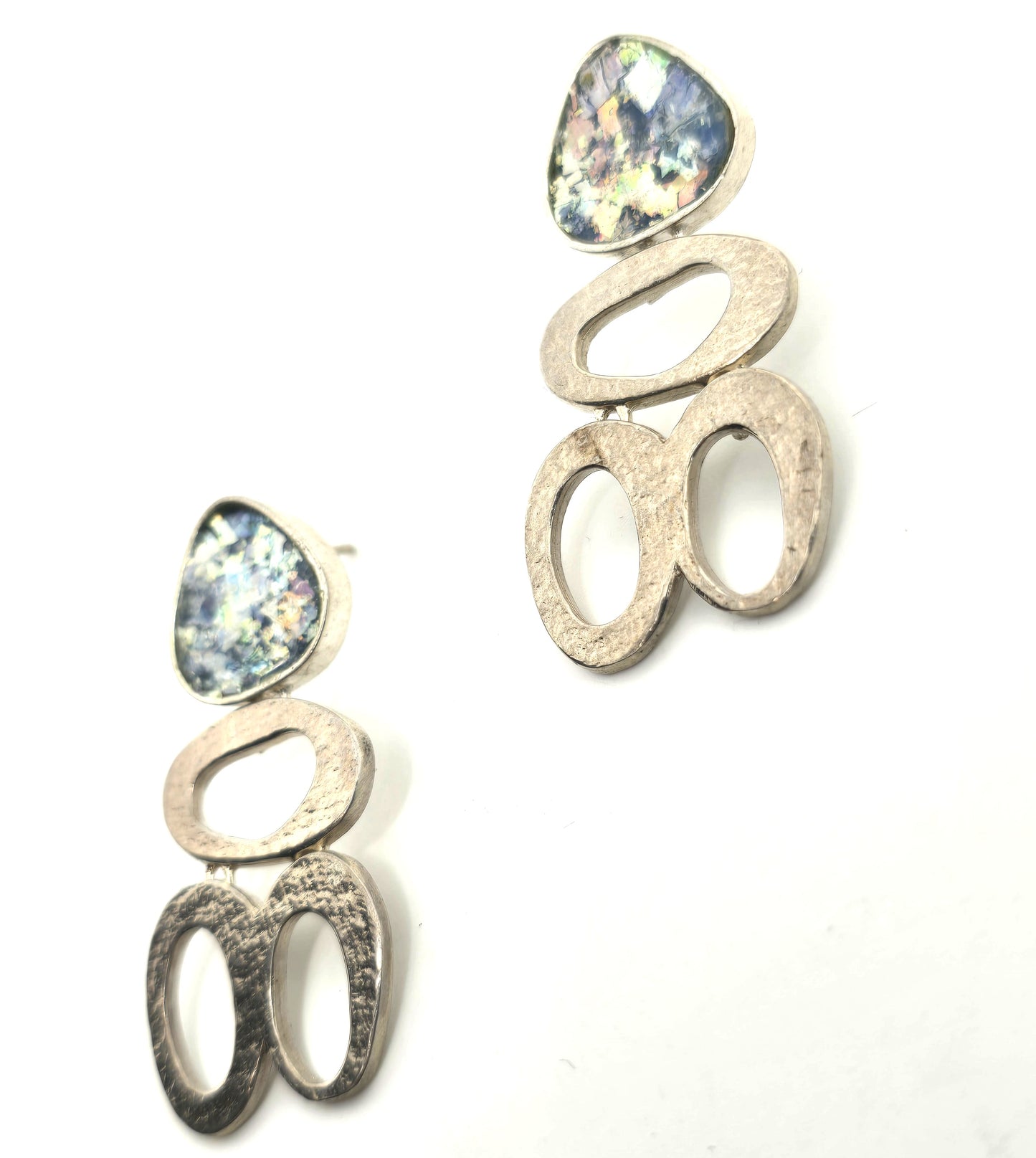 SR Lulu Hamersztein Israel Hammered Sterling Silver Roman Glass drop earrings
