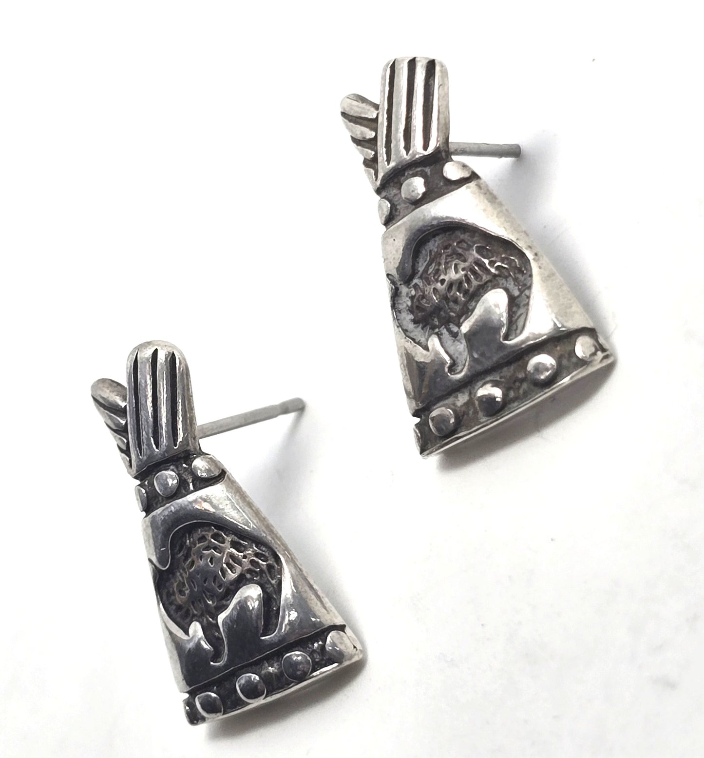 Shube Teepee Bison Buffalo vintage Southwestern sterling silver stud earrings