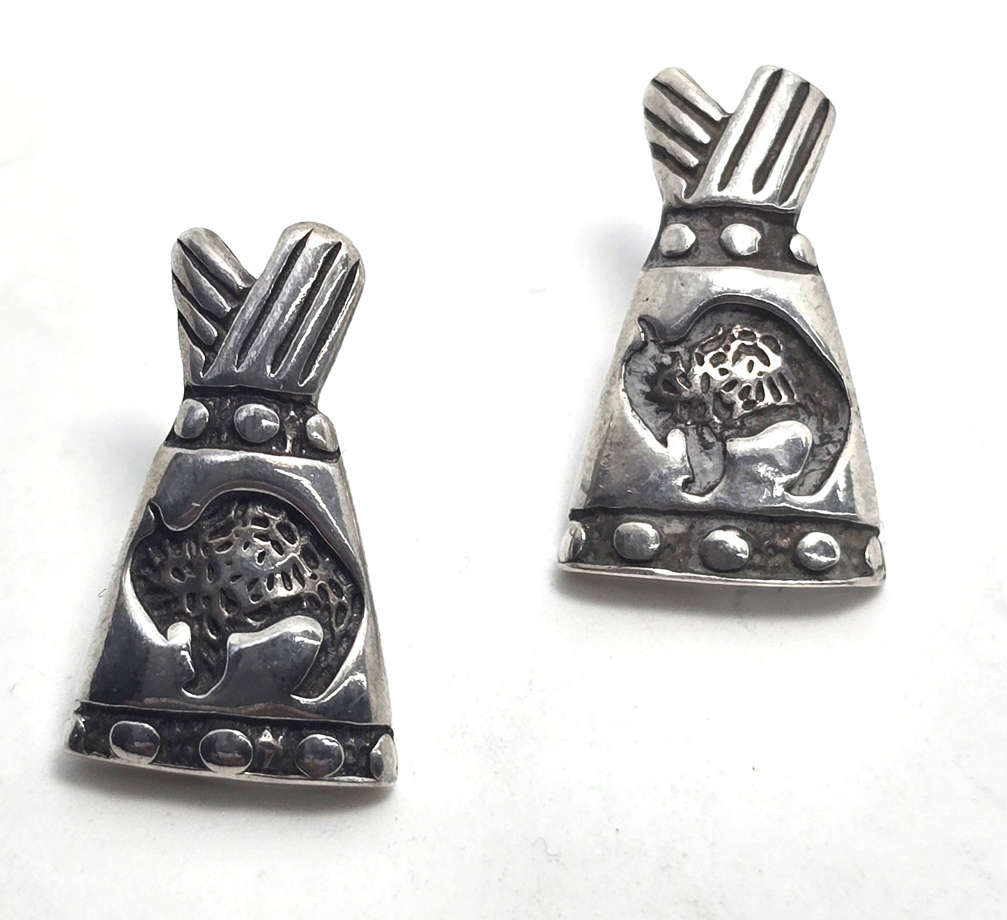 Shube Teepee Bison Buffalo vintage Southwestern sterling silver stud earrings