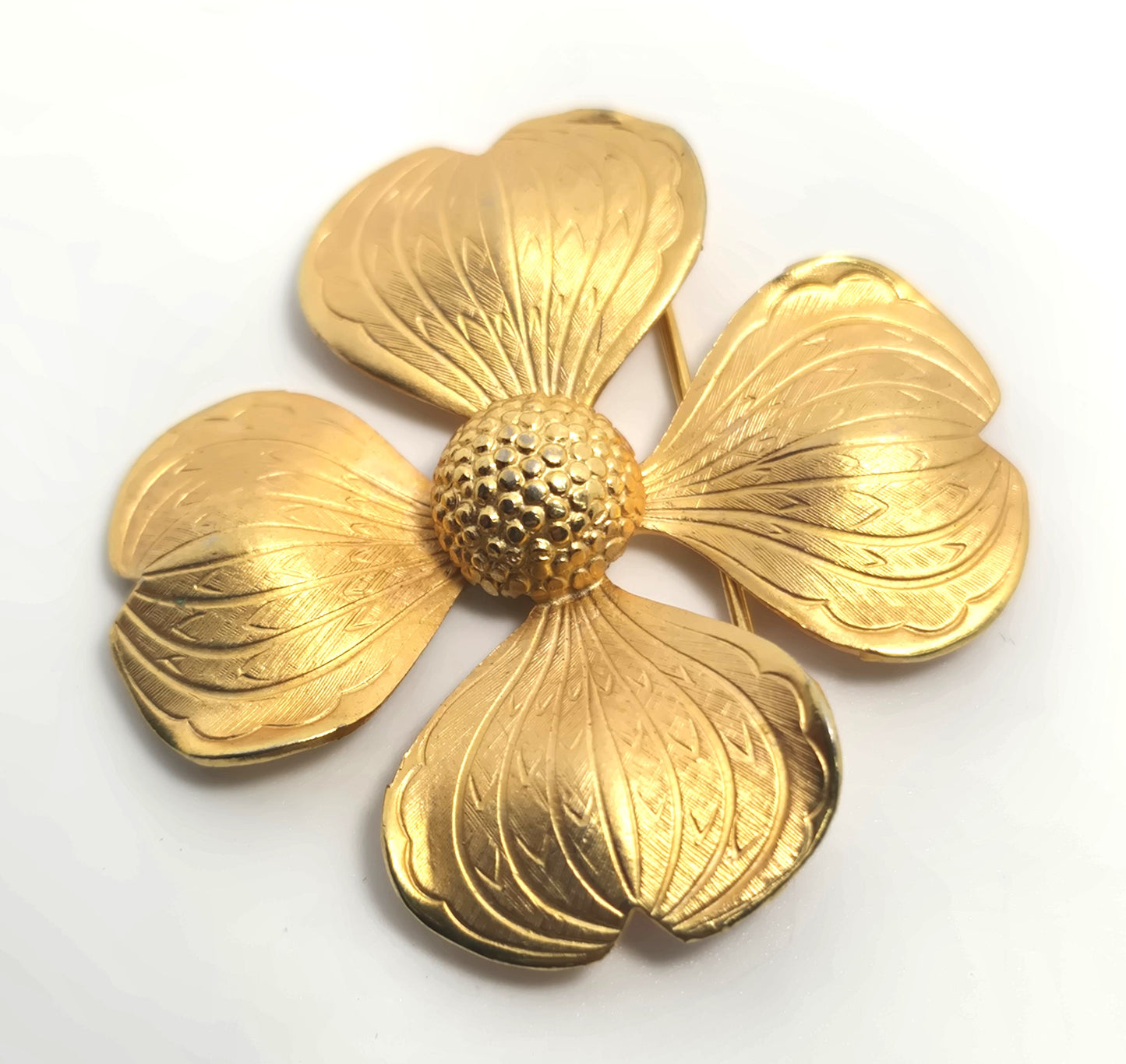 Giovanni dogwood gold toned vintage signed flower brooch