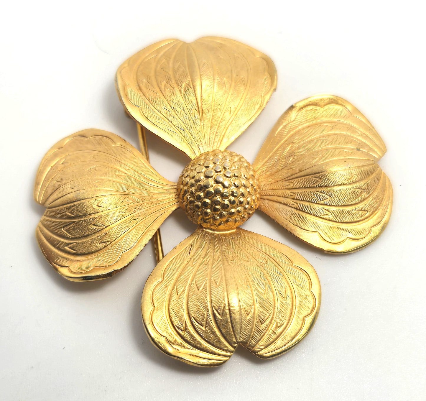 Giovanni dogwood gold toned vintage signed flower brooch