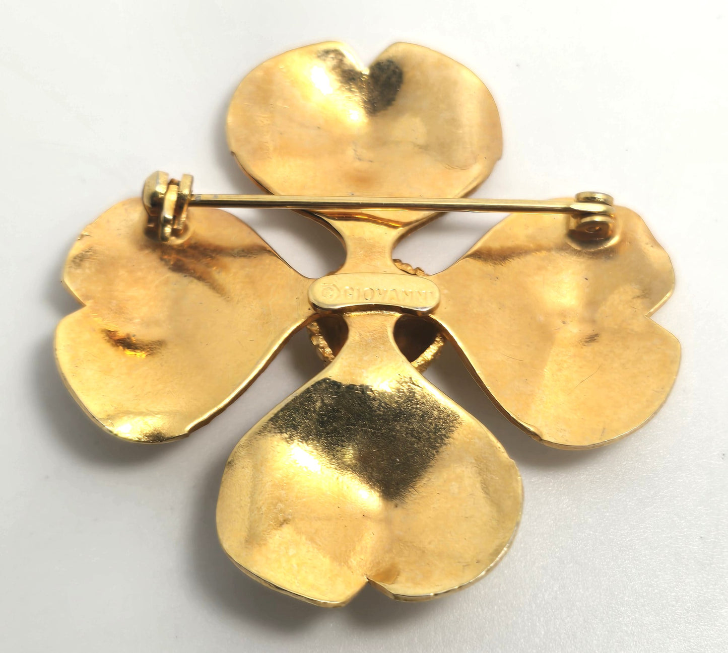 Giovanni dogwood gold toned vintage signed flower brooch