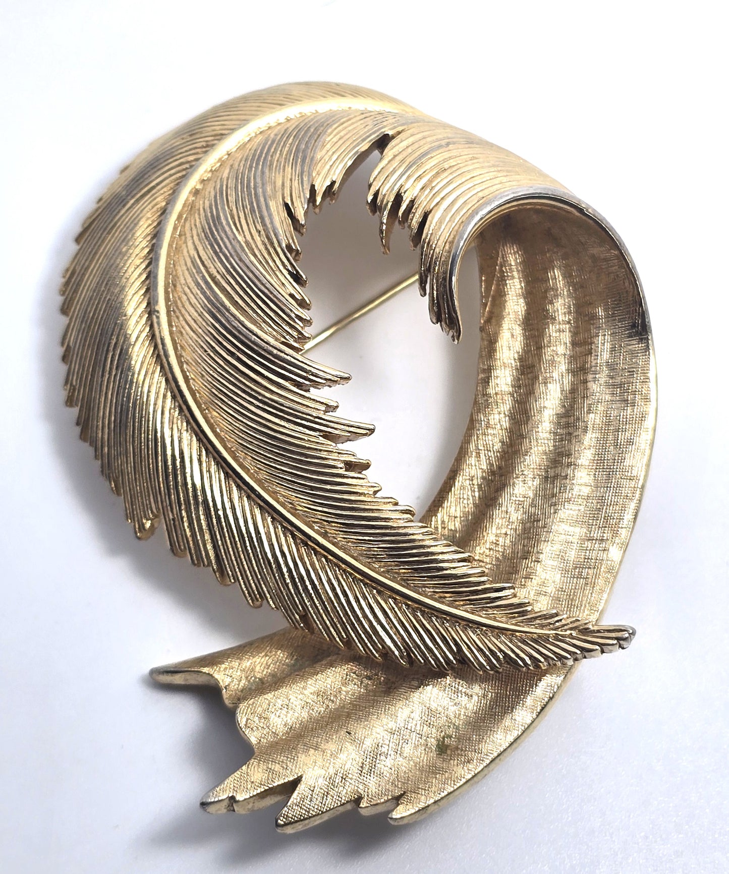Crown Trifari vintage brushed feather swirl gold toned vintage signed brooch