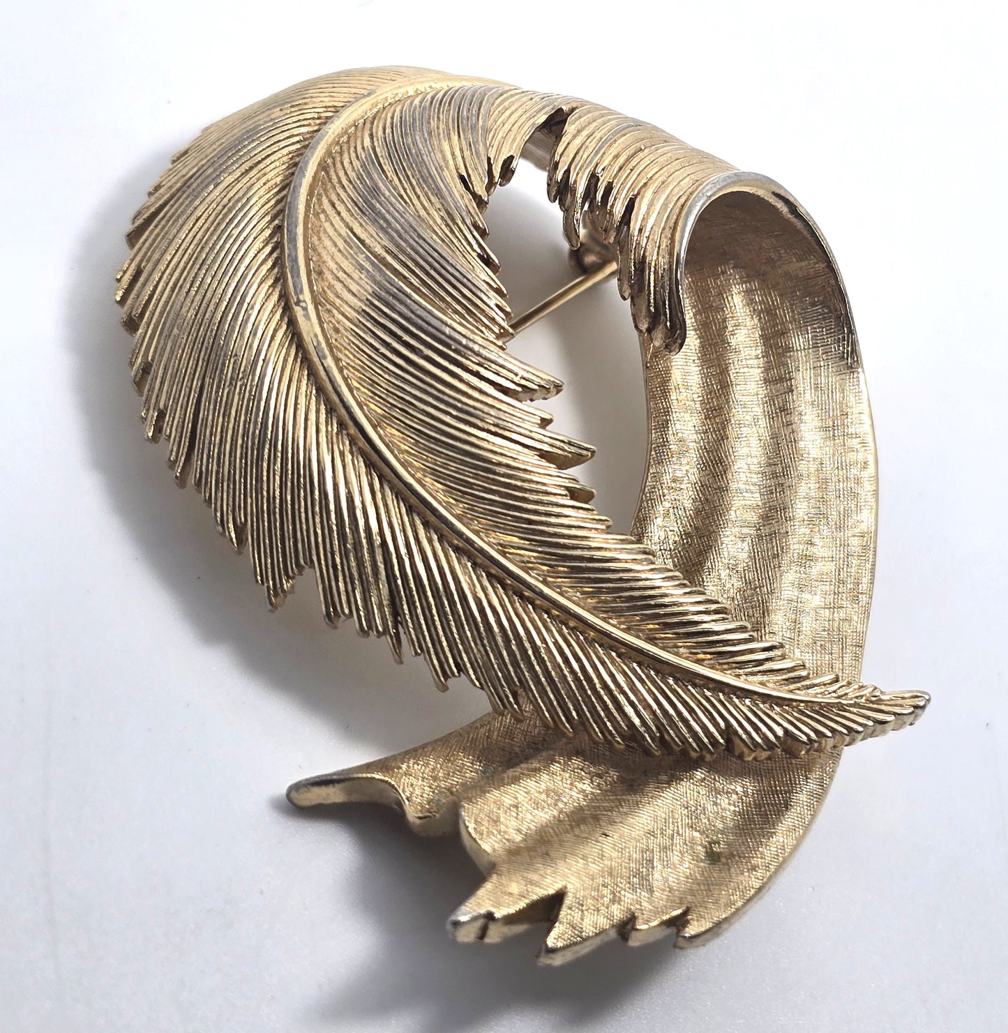 Crown Trifari vintage brushed feather swirl gold toned vintage signed brooch