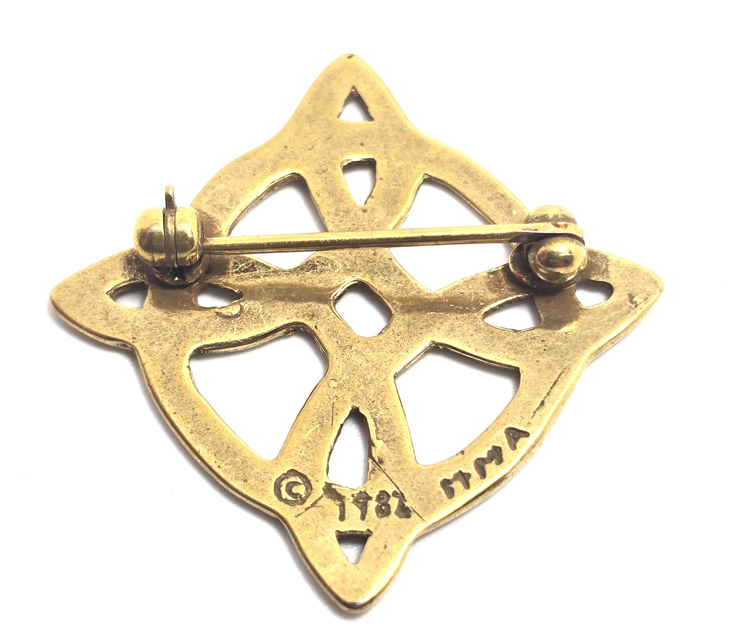 MMA 1982 Celtic knot gold toned vintage signed brooch Metropolitan Museum of Art