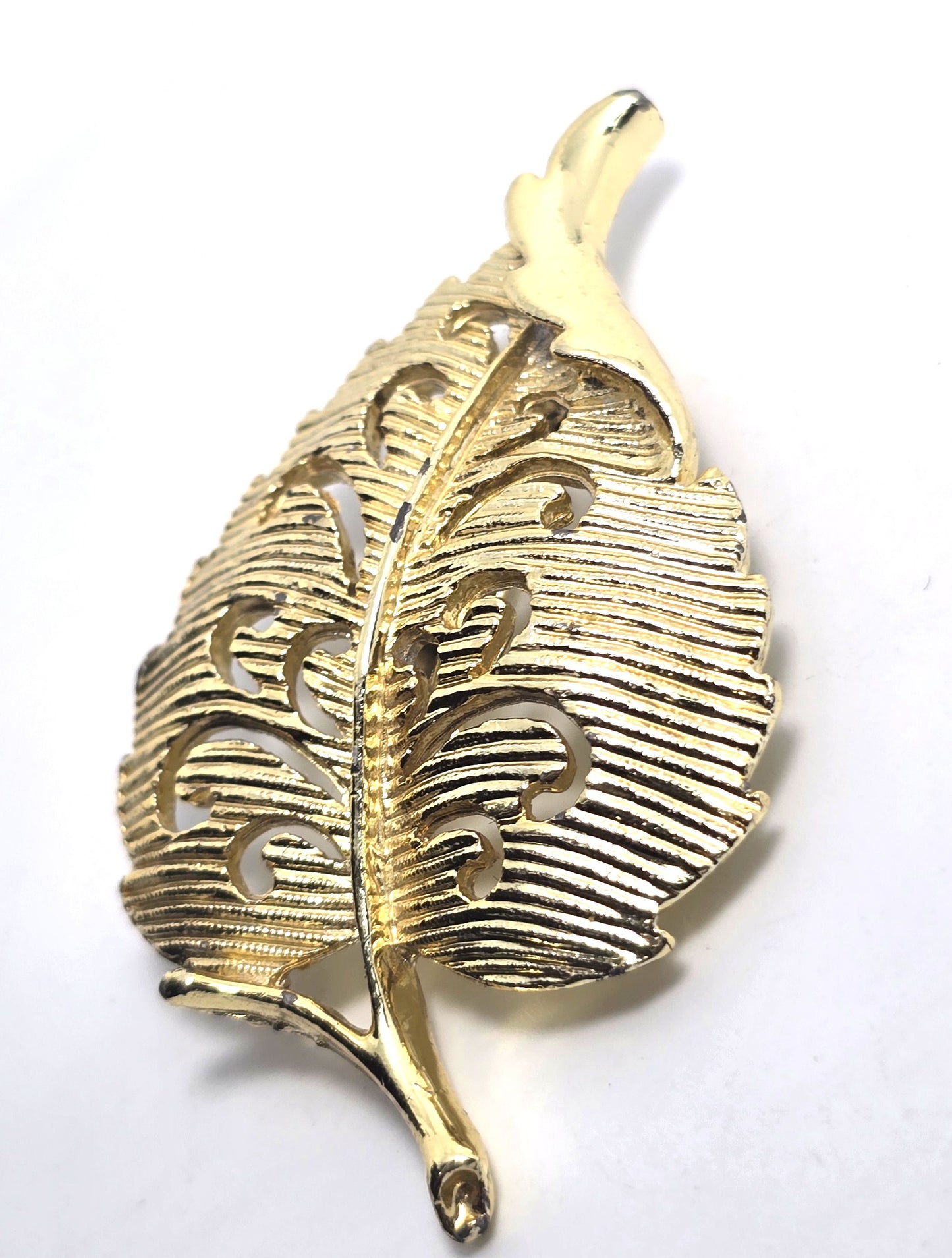 Gerry's filigree scroll leaf gold toned vintage signed brooch fall harvest nature