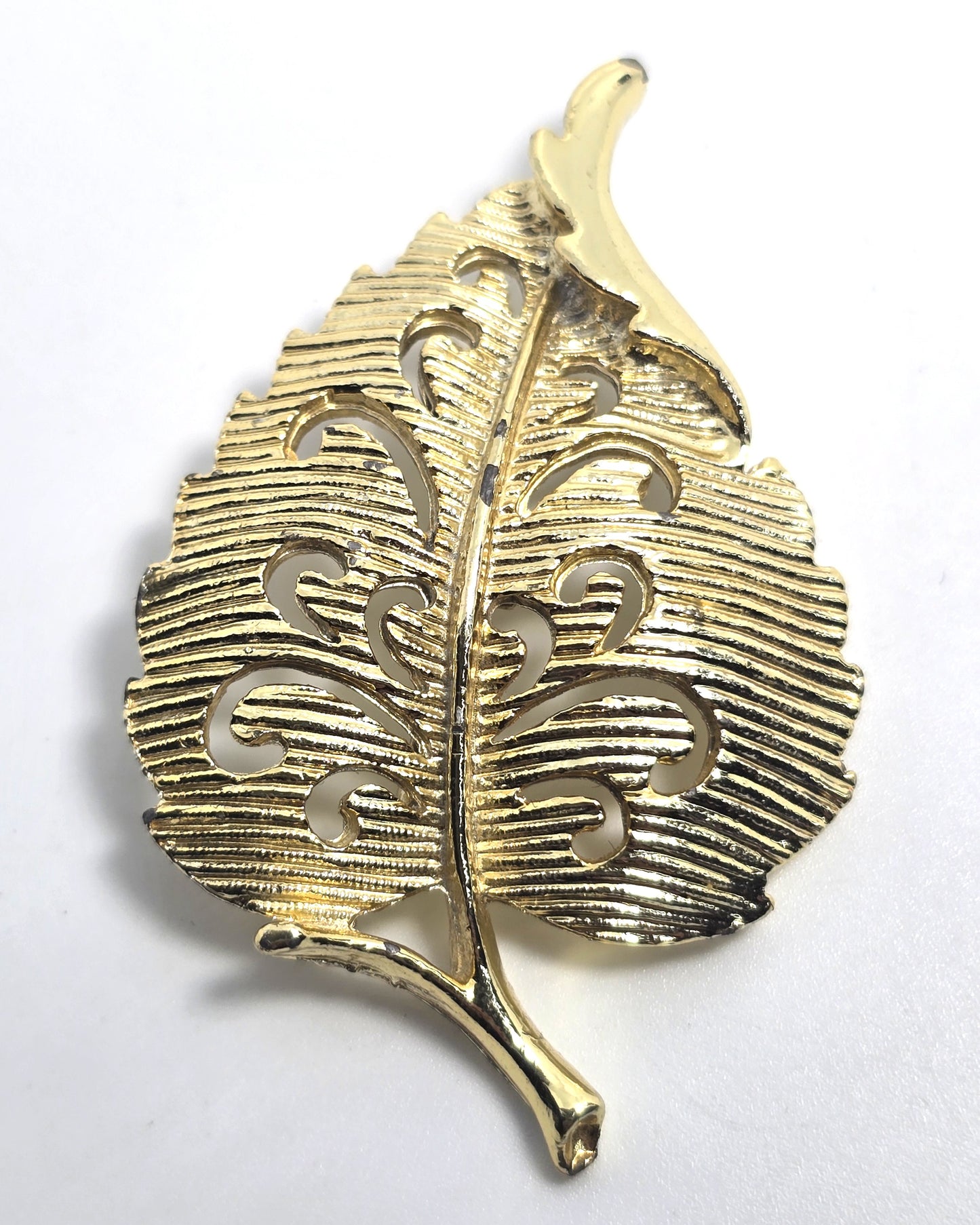 Gerry's filigree scroll leaf gold toned vintage signed brooch fall harvest nature