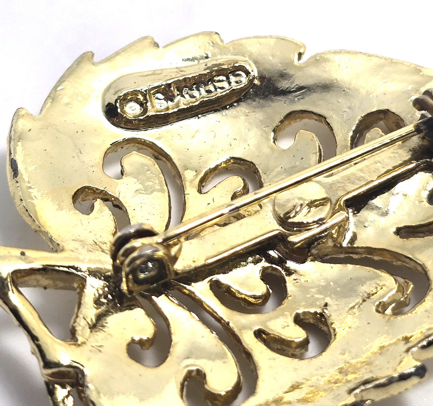 Gerry's filigree scroll leaf gold toned vintage signed brooch fall harvest nature