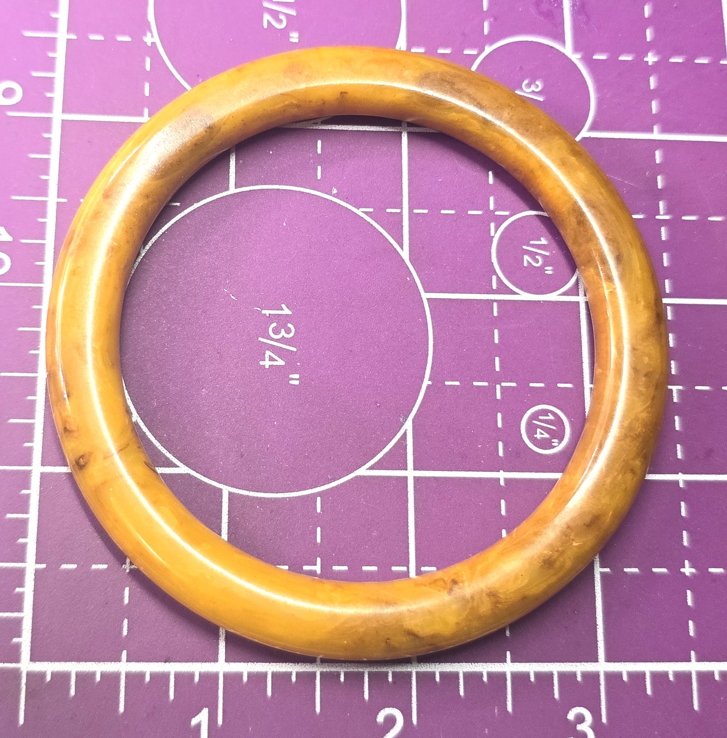 Marbled butterscotch swirl Bakelite thick rounded vintage bangle bracelet tested