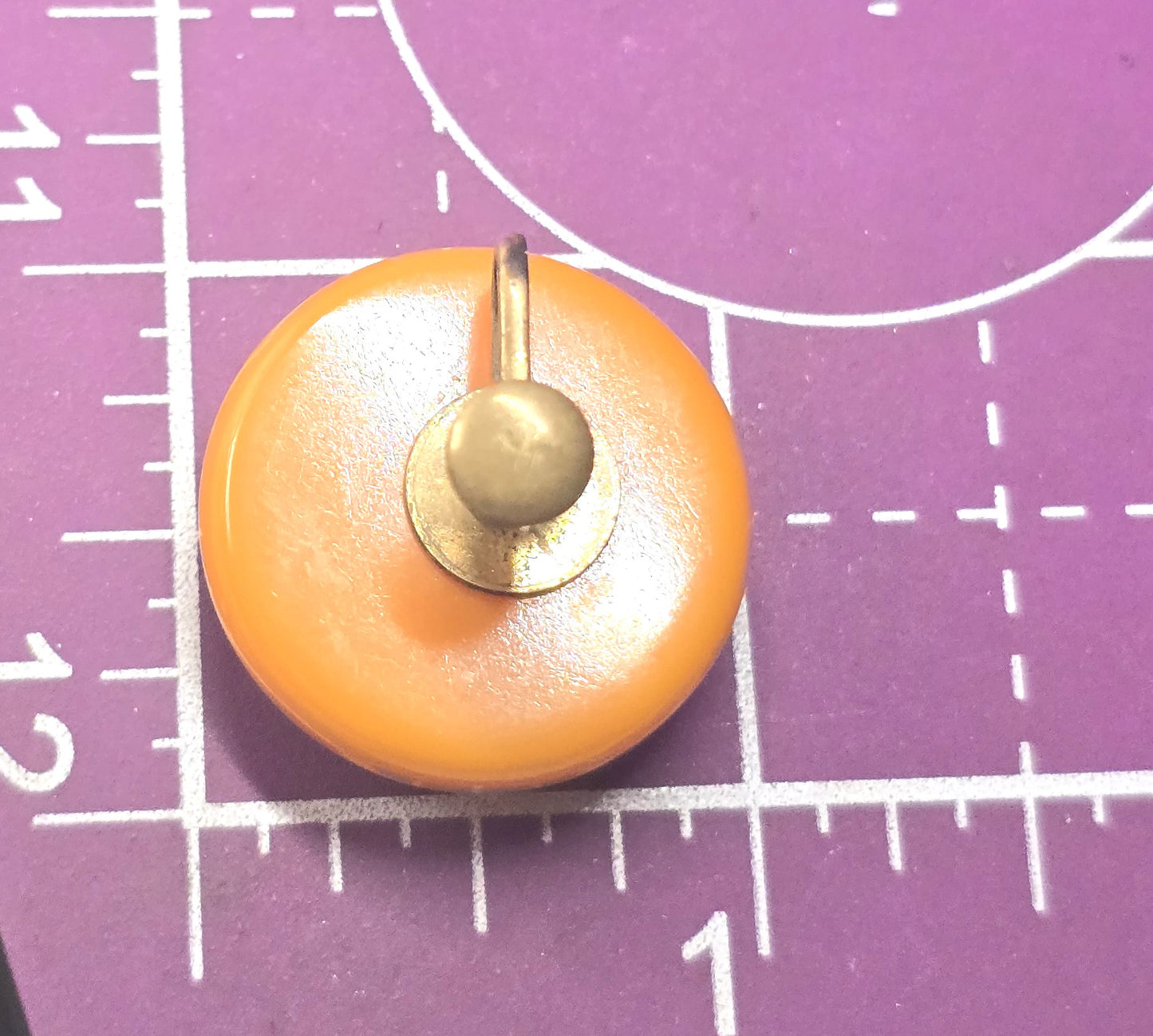 Carved butterscotch Bakelite thick button vintage screw back earrings tested