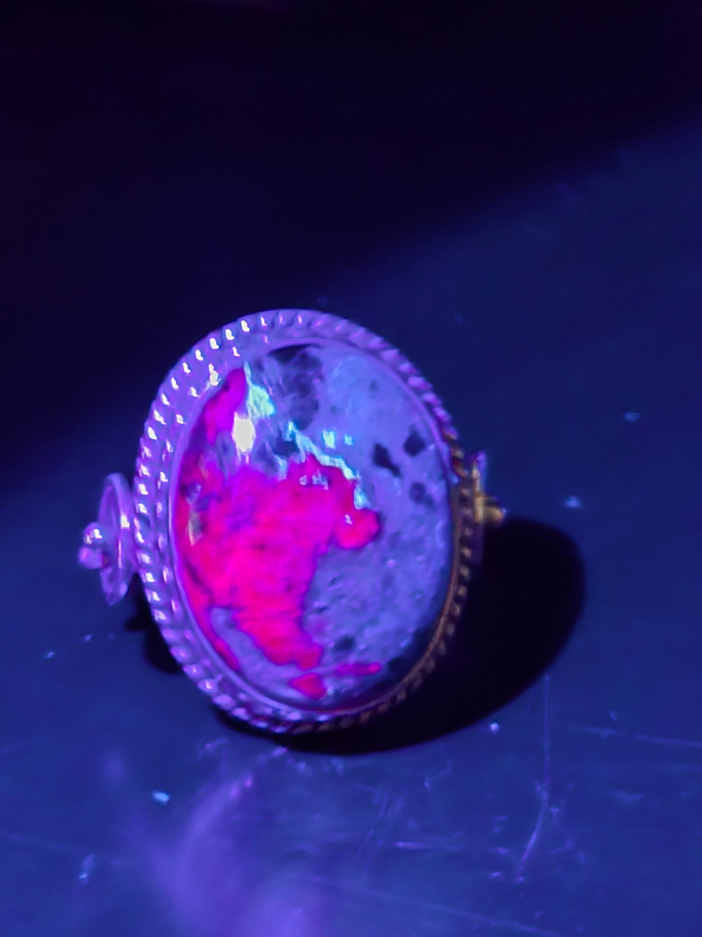 Ruby Zoisite large tribal bali style vintage Sterling silver ring size 8 UV reactive