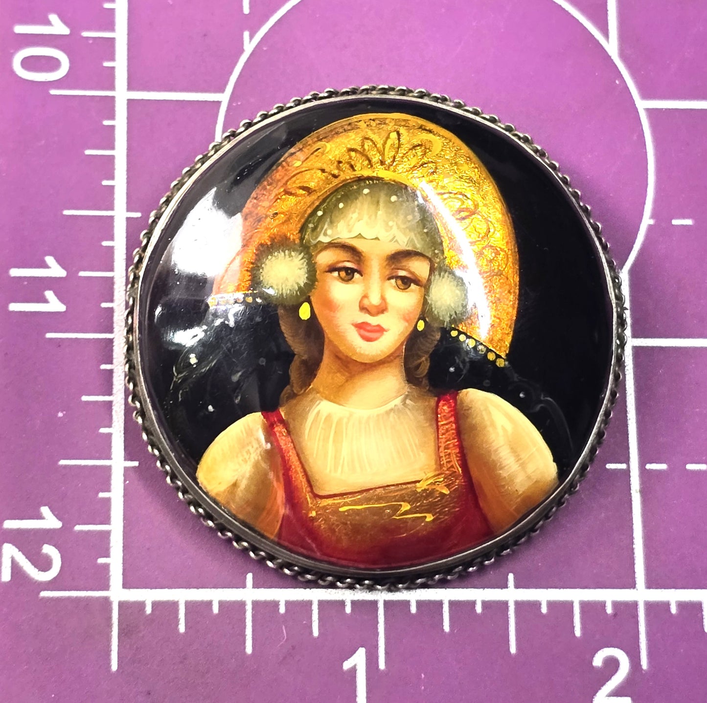 Russian hand painted Woman Kokoshnik gold leaf vintage round cameo brooch
