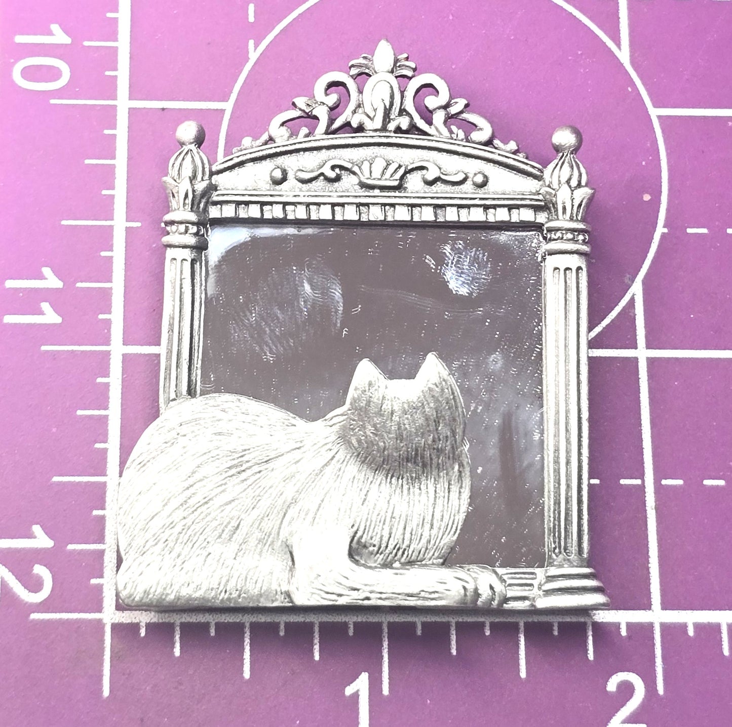 Artifacts Cat looking in mirror pewter vintage NWT cat brooch
