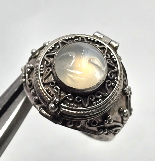 Carved moon face Blue Moonstone poison casket vintage sterling silver ring size 10