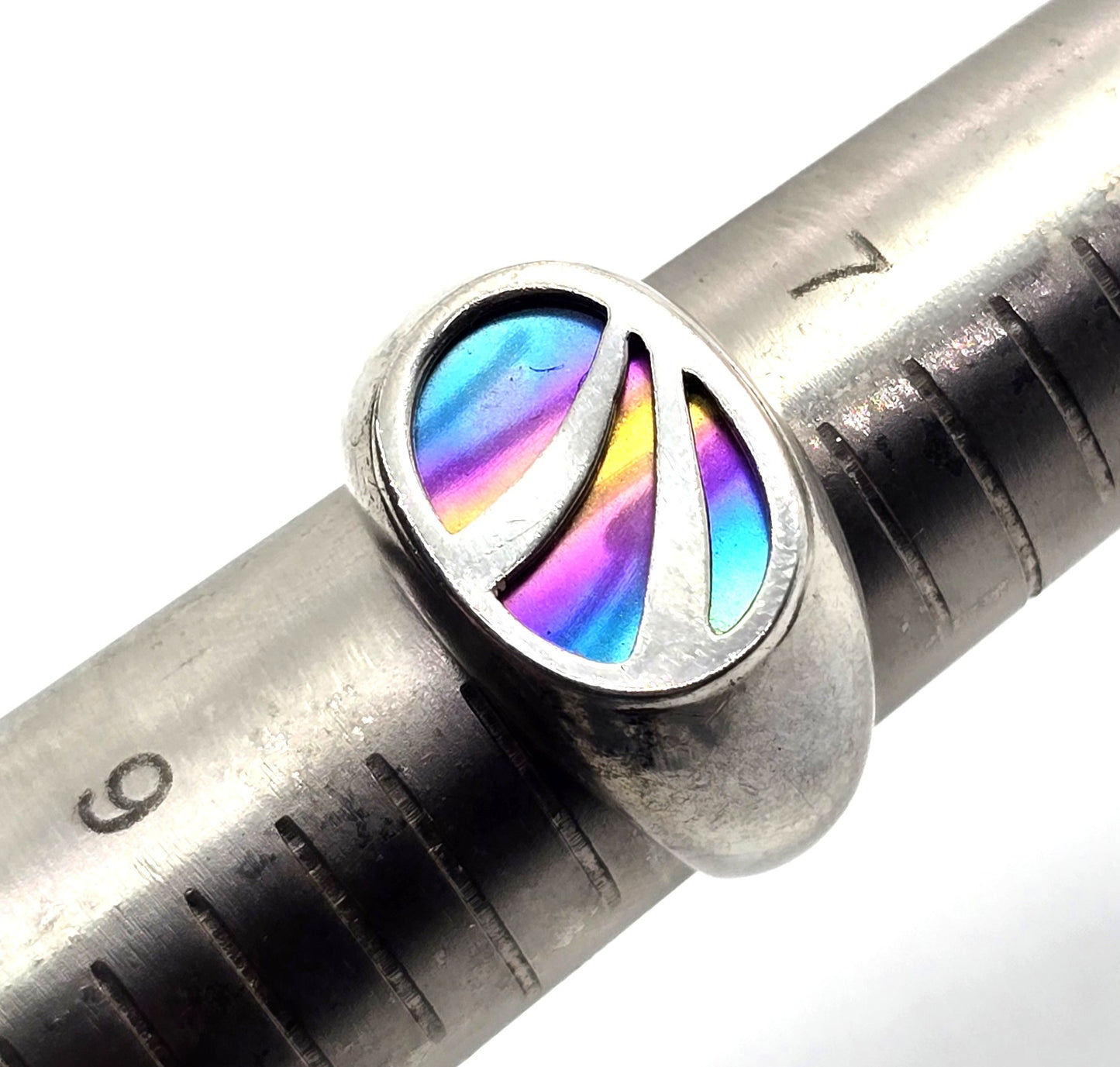 Niobium rainbow metal sterling silver retro wave signed vintage ring size 8