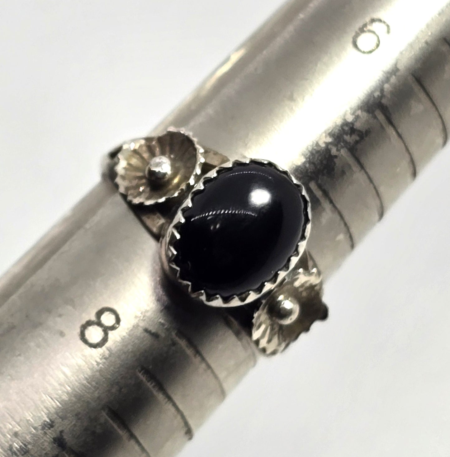Black onyx Native American handcrafted vintage sterling silver ring size 7