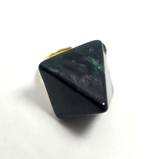 marbled green lucite swirled gold toned vintage pyramid adjustable ring