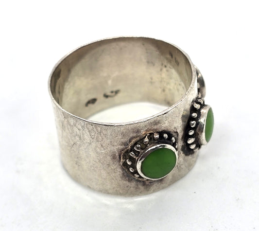Gaspeite green gemstone vintage three stone cigar band sterling silver ring size 7.5