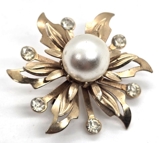 White faux pearl and rhinestone gold toned flower vintage retro MCM brooch