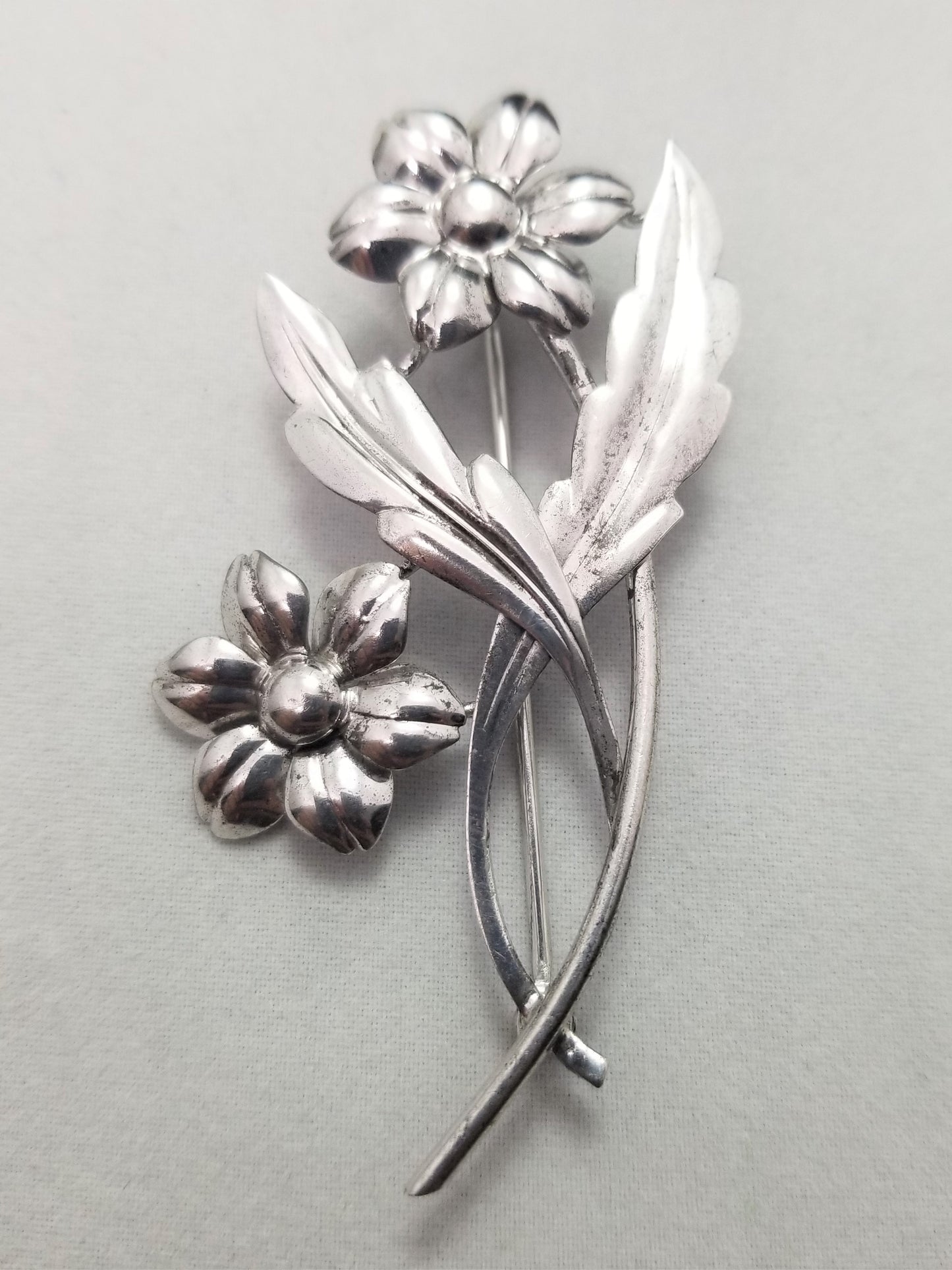 Mid Century WRE W.E. Richards sterling silver flower vintage daisy flower brooch