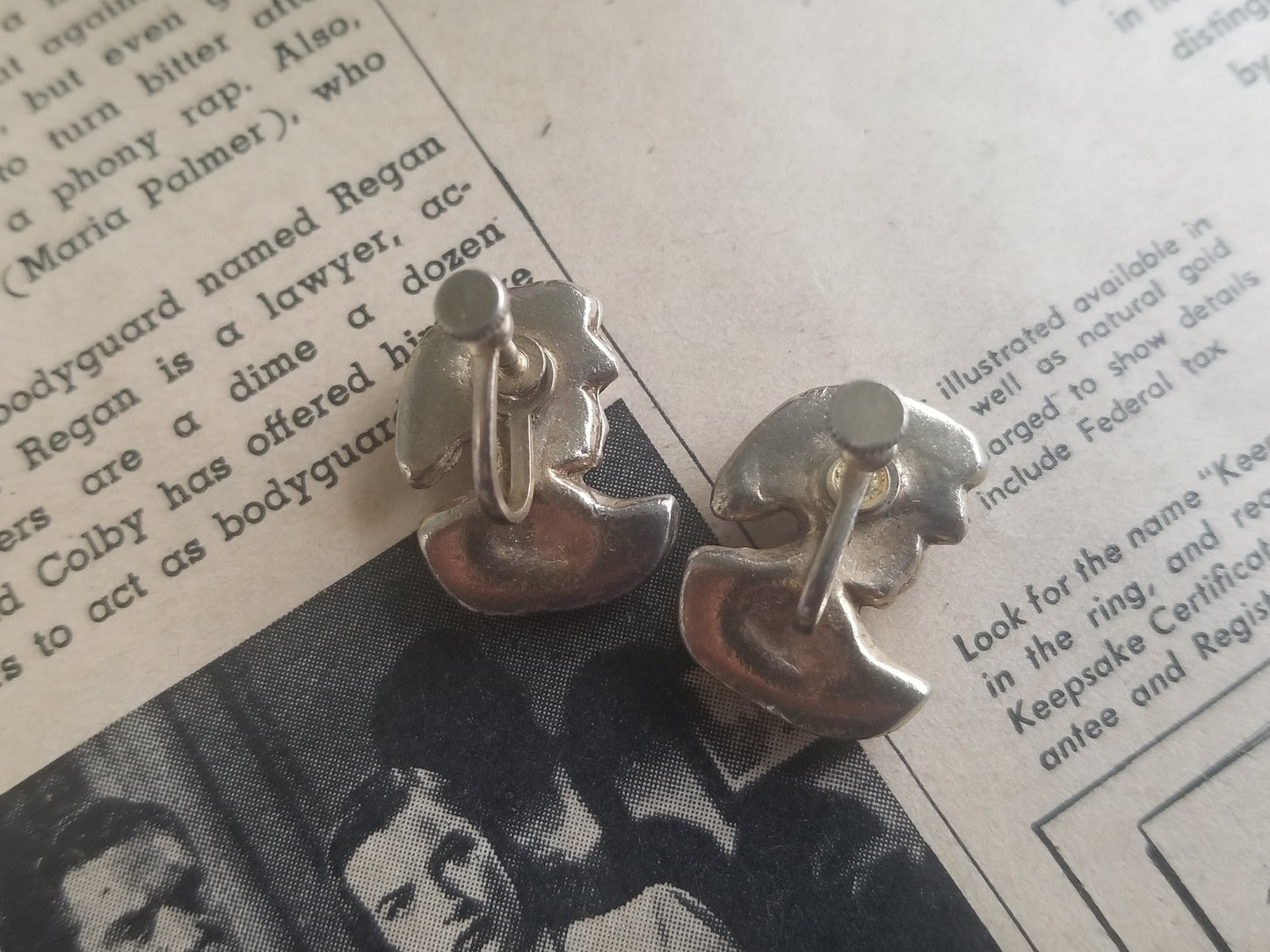Vintage Heraldic Roman soldier gold toned screw back earrings