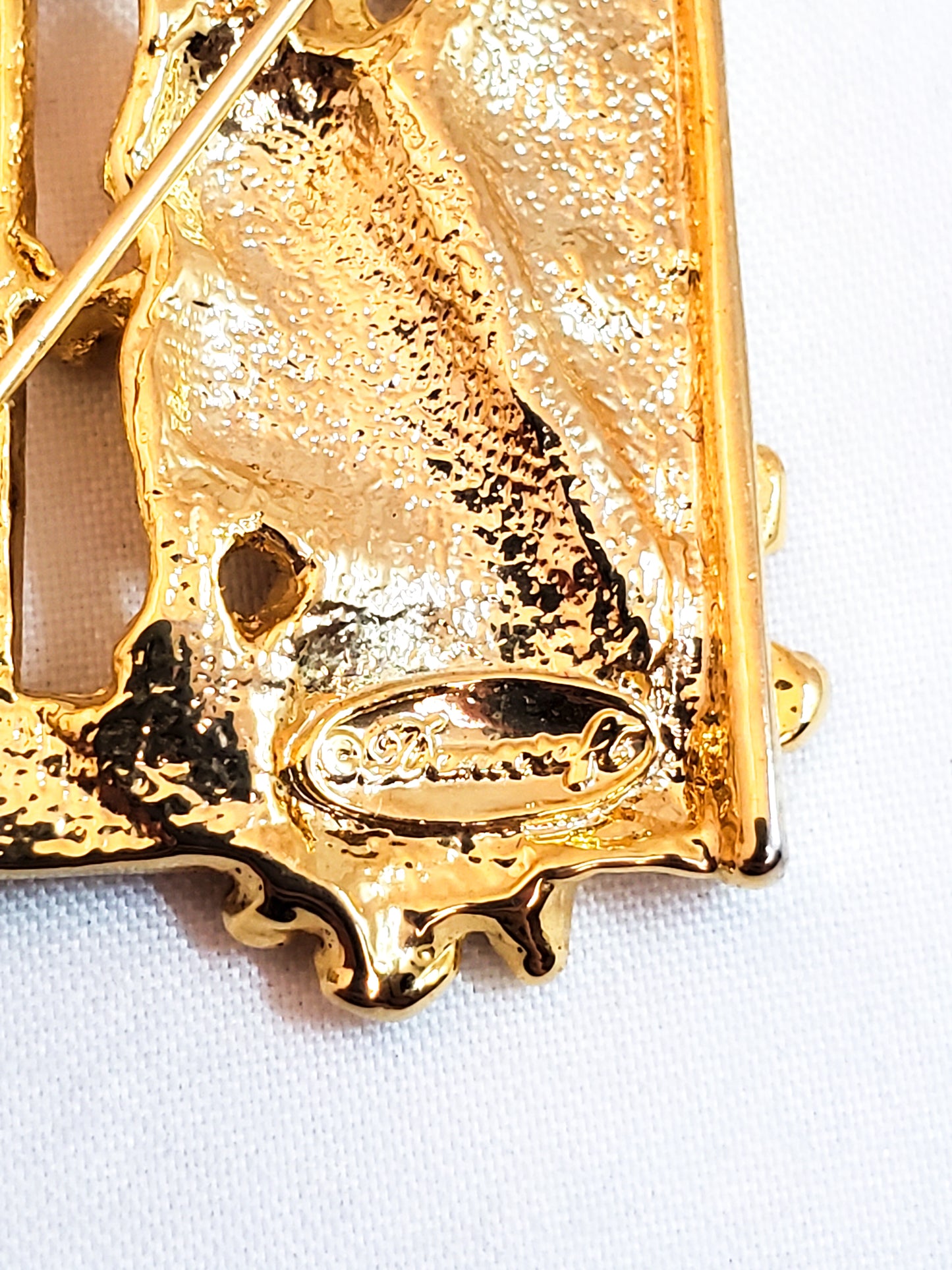 Danecraft Christmas cat in window gold toned panel brooch signed Winter poinsettia bird